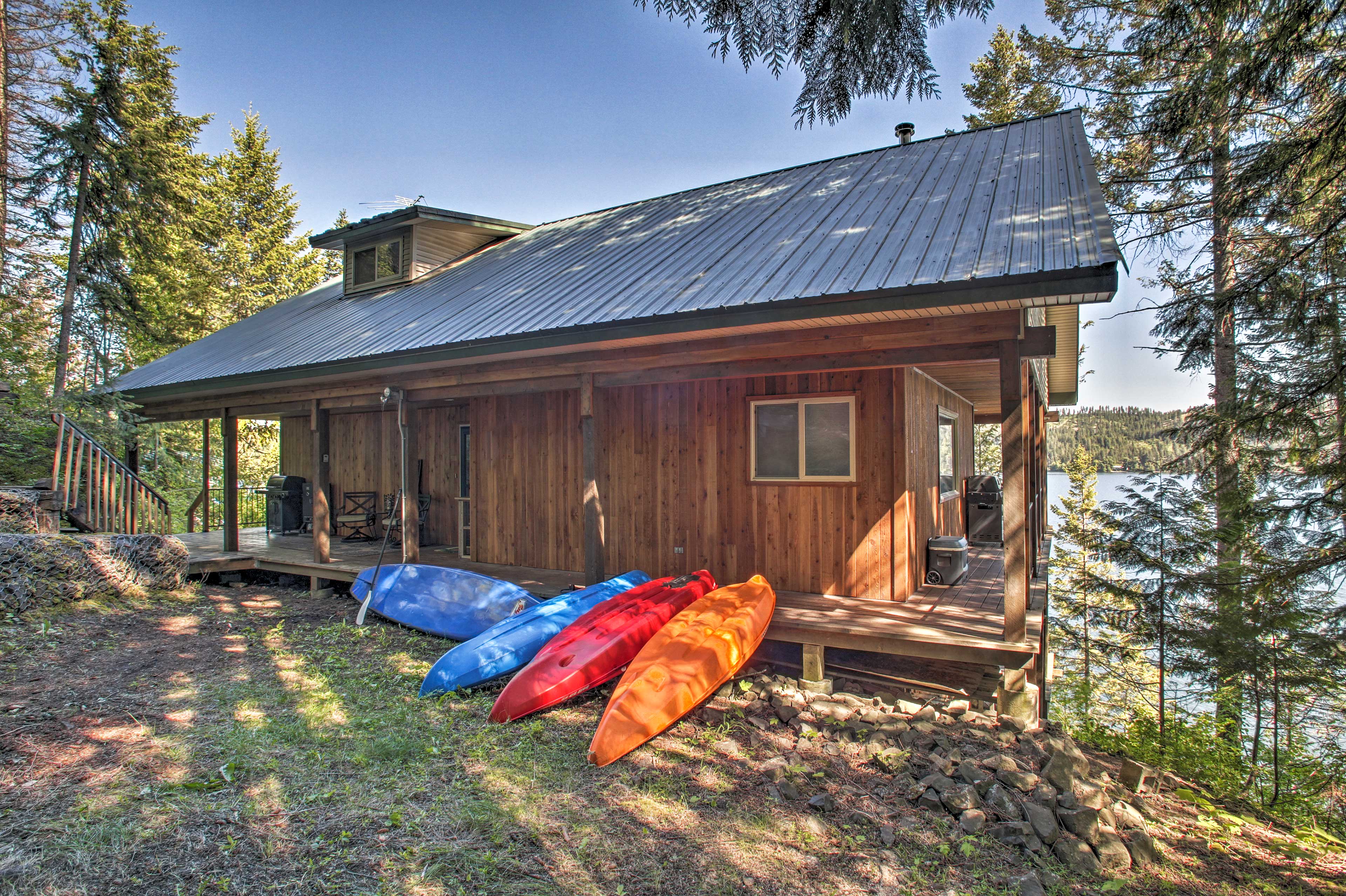 Exterior | Lake Access | 2 Kayaks & 2 Paddleboards | Life Jackets