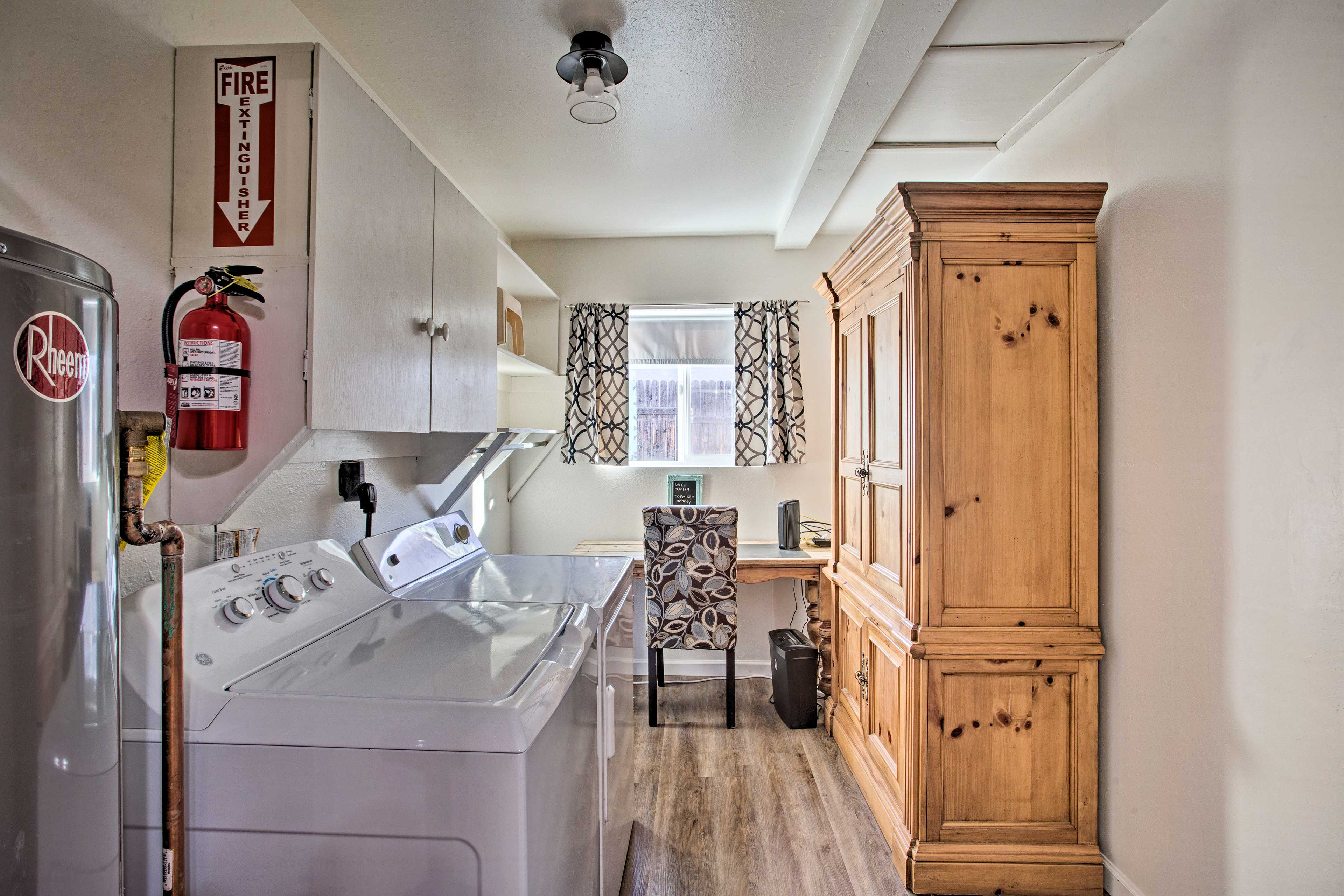 In-unit laundry machines make washing a cinch.