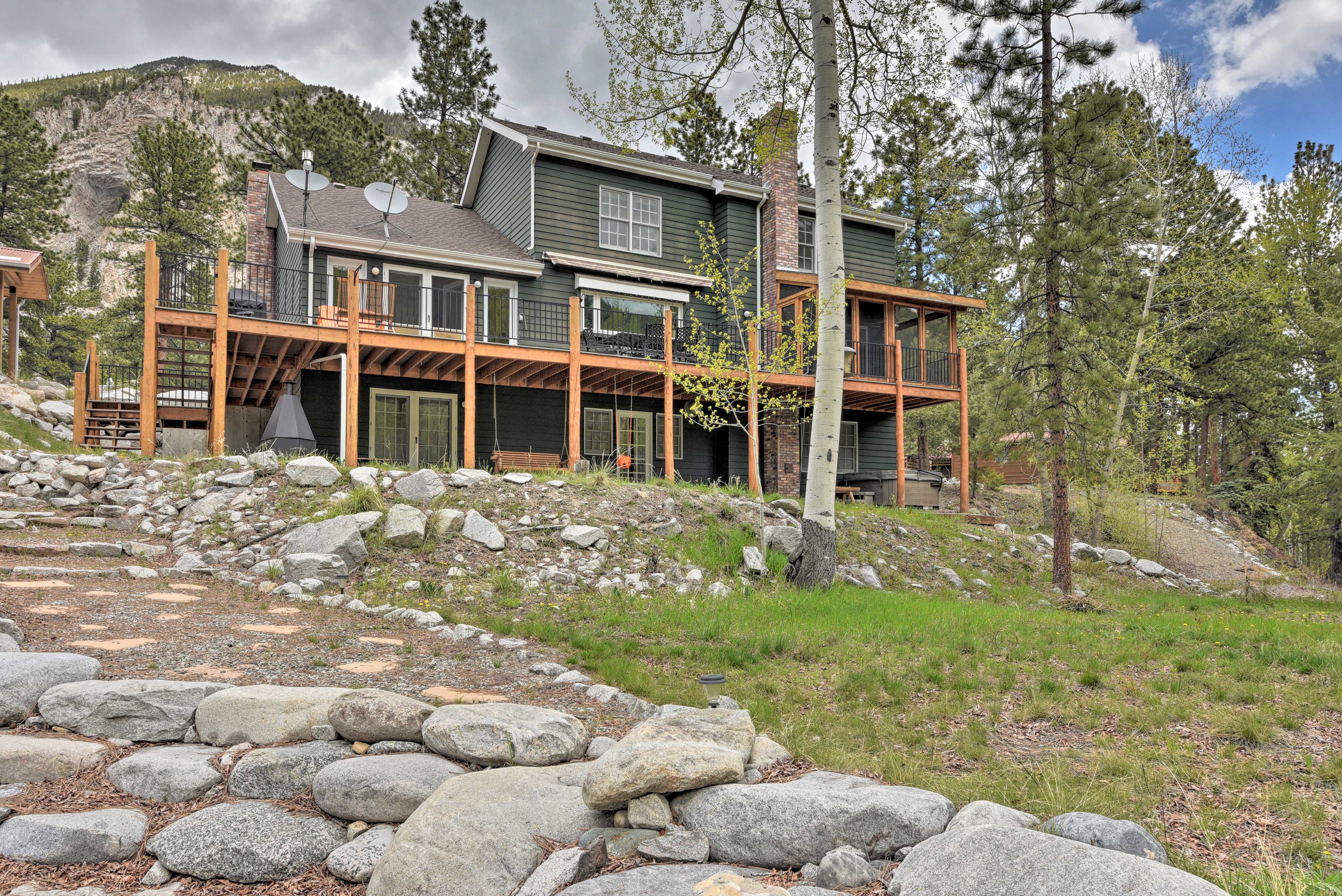 Nathrop Vacation Rental | 5BR | 3.5BA | 4,200 Sq Ft | Step Required