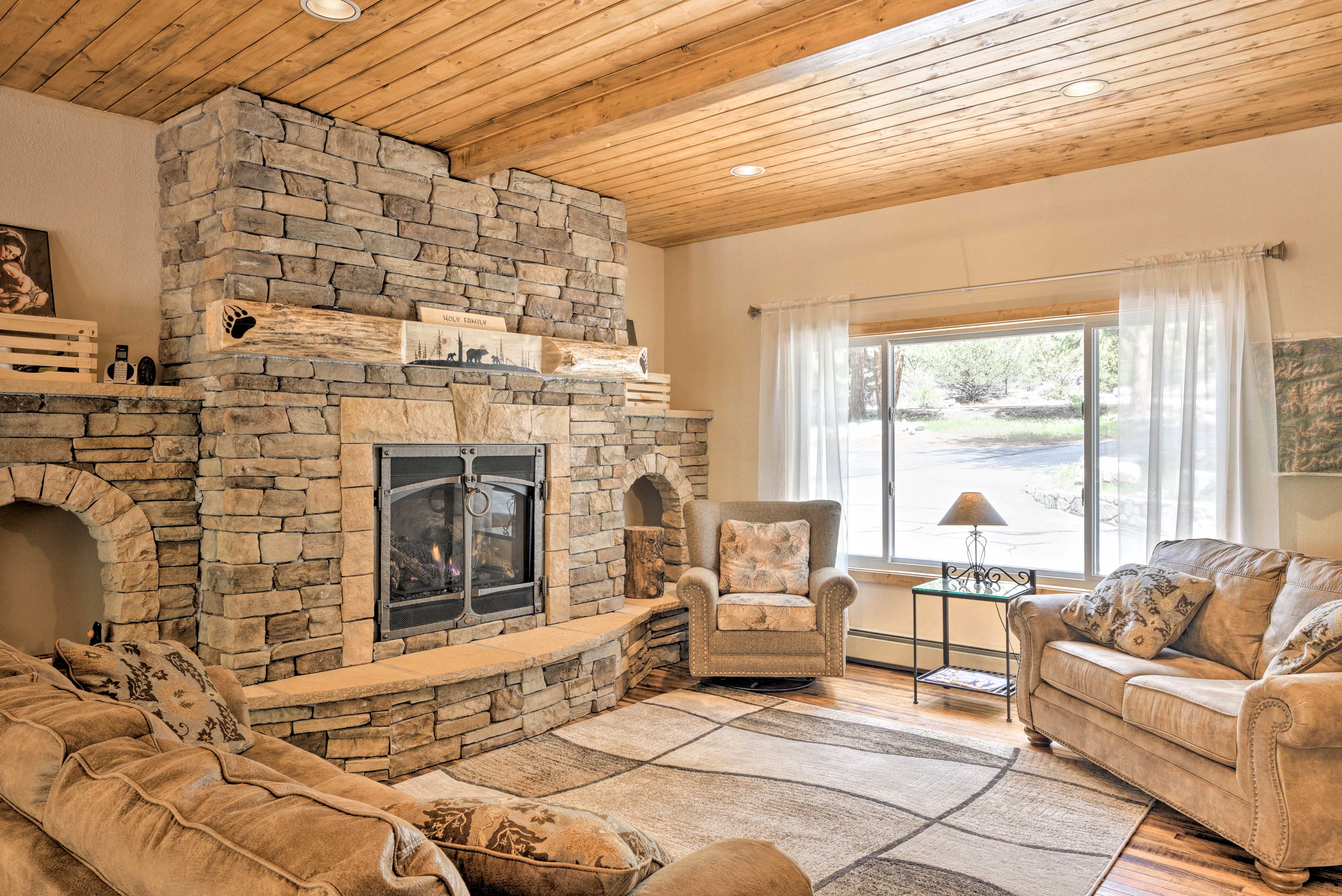 Living Room | Fireplace