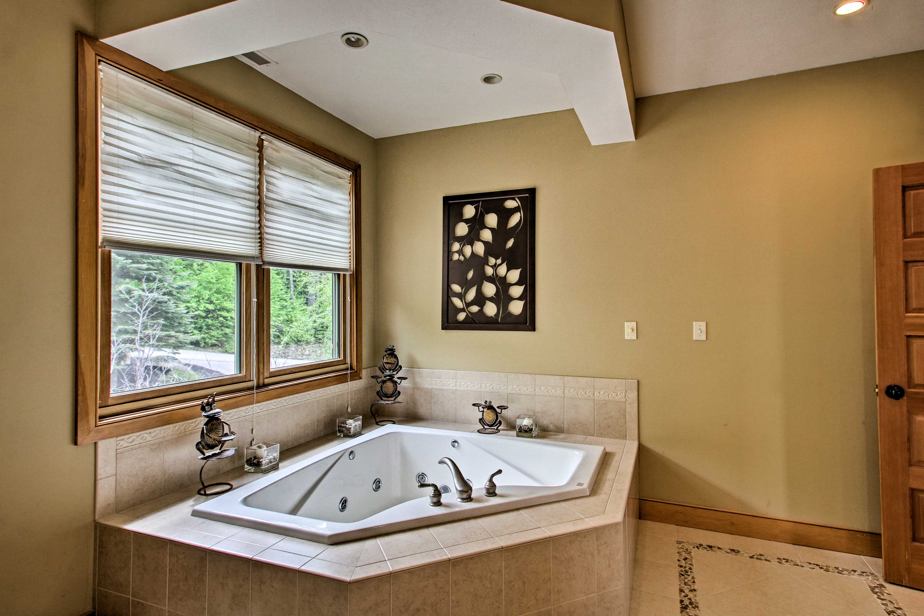 En-Suite Bathroom | Jetted Tub