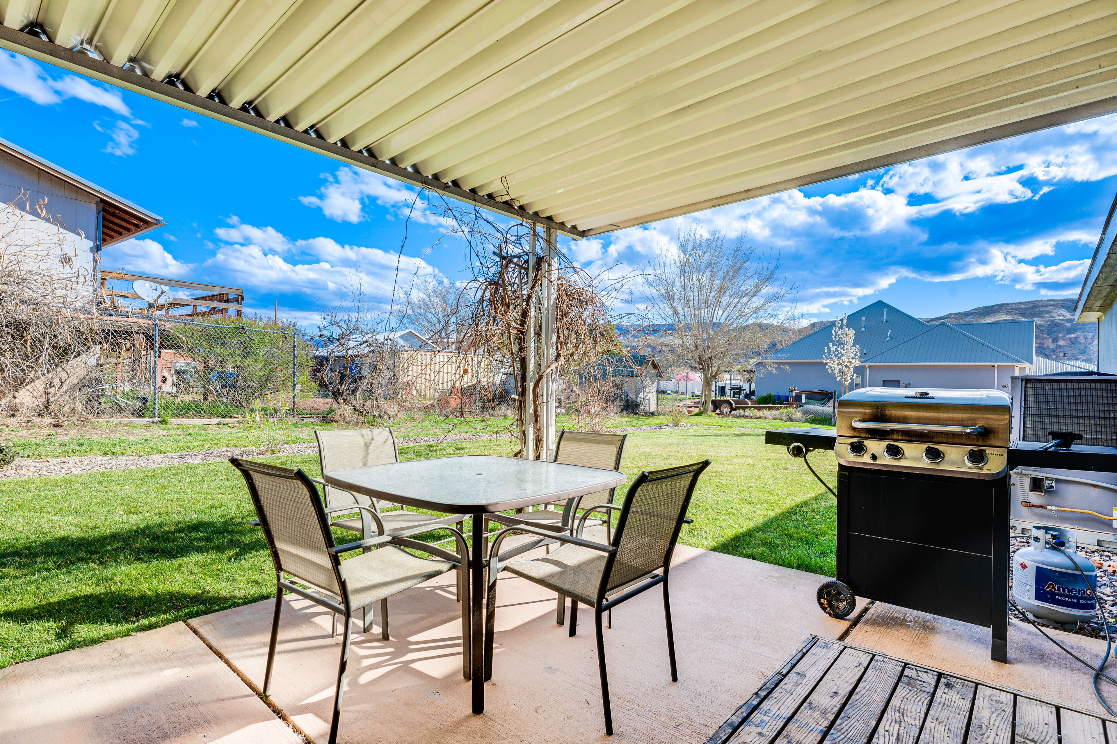 Covered Patio | Outdoor Dining