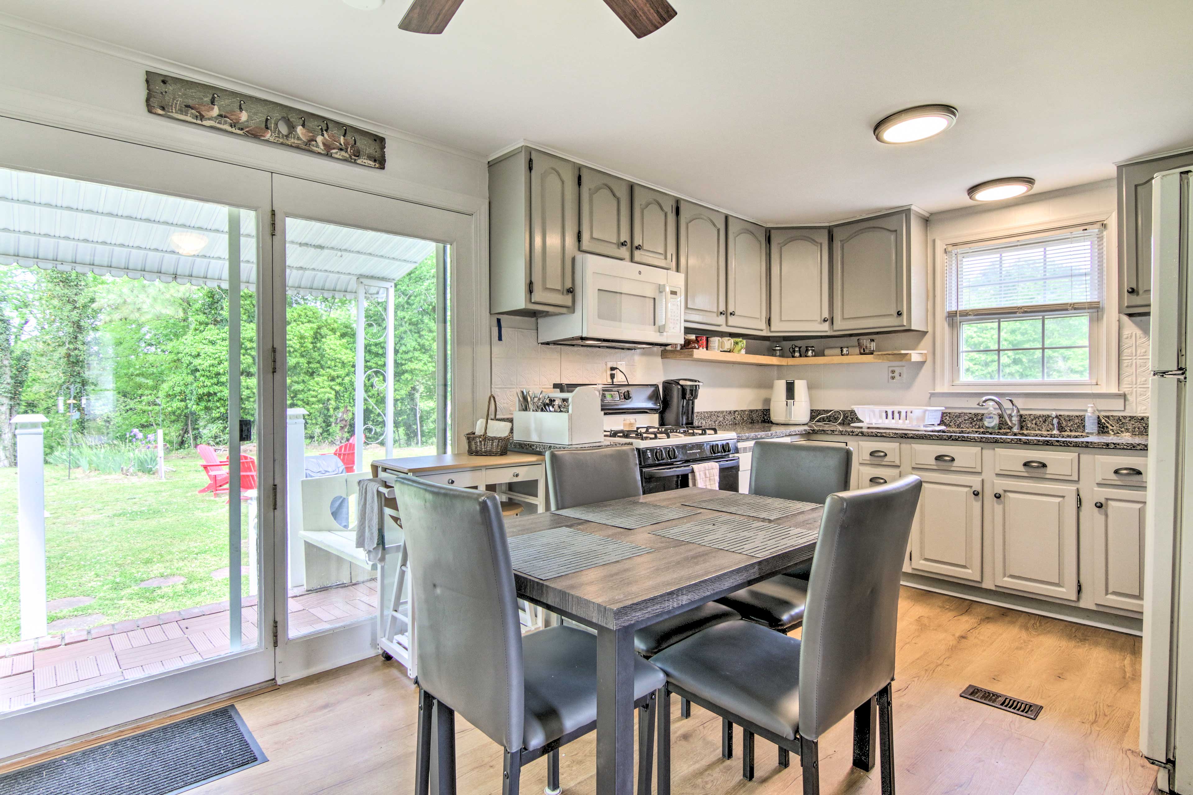 Dining Area | Dishware/Flatware