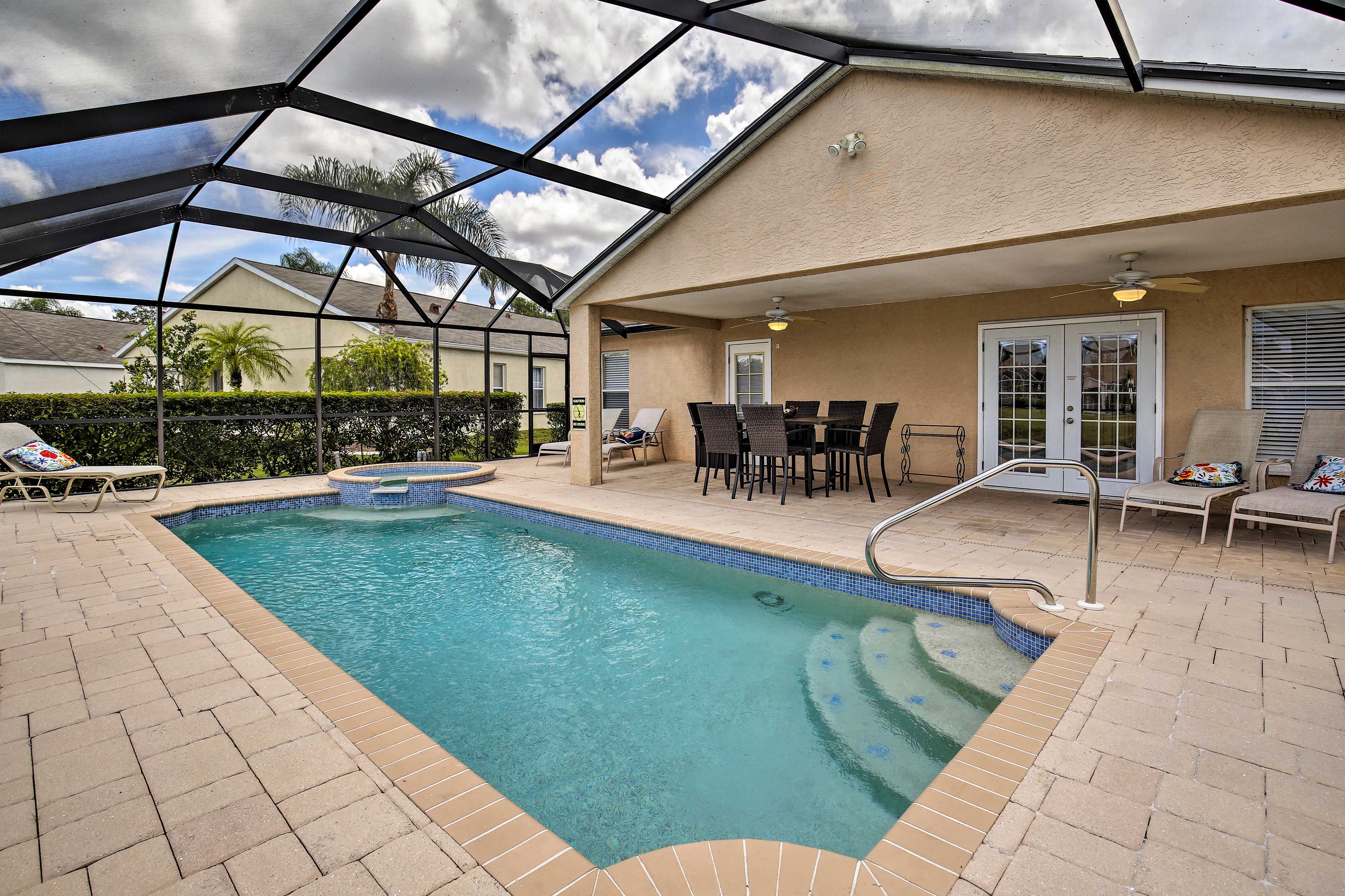 Lanai | Outdoor Pool | Outdoor Dining