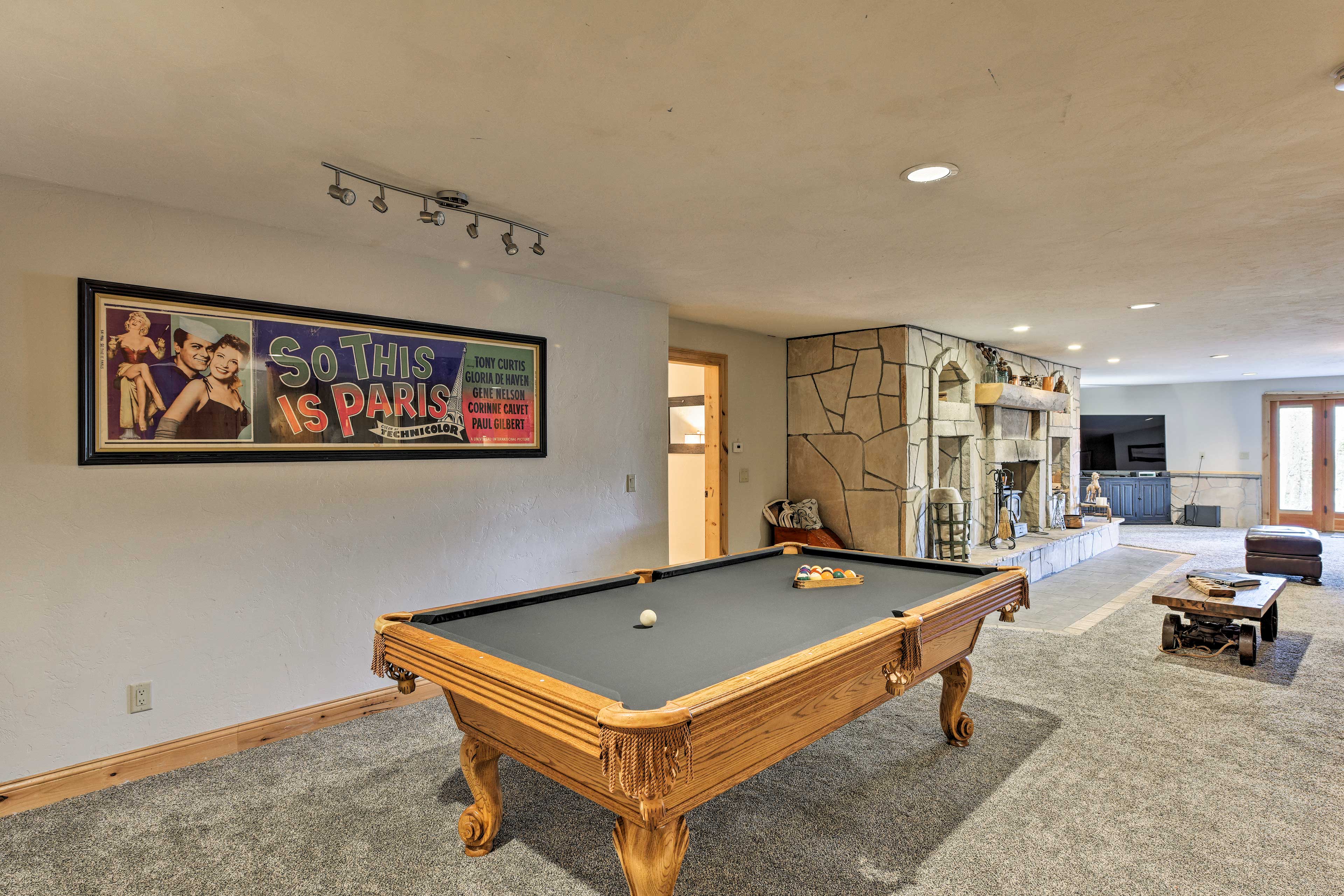 Game Room | Pool Table | Smart TV