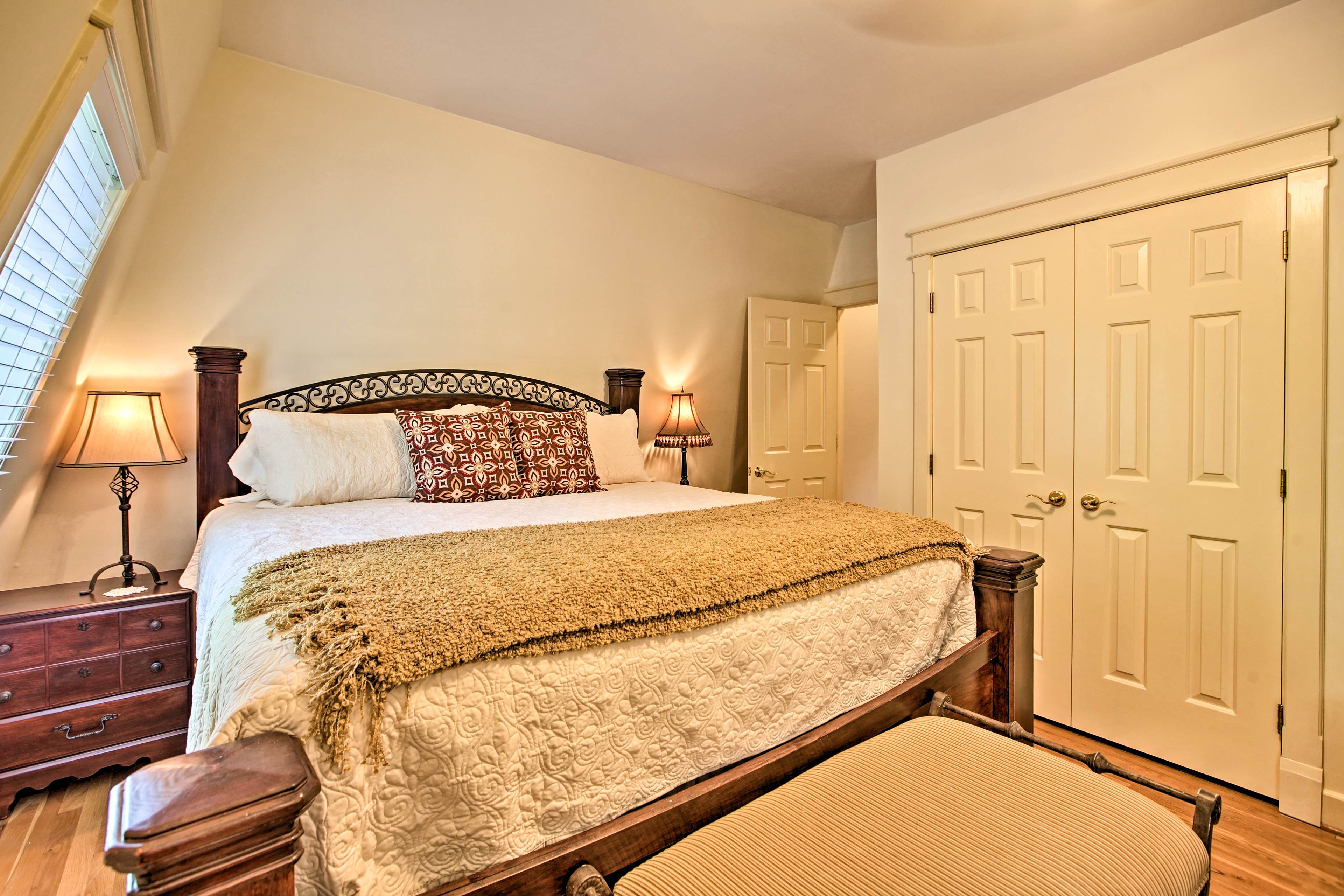 Bedroom Suite 2 | King Bed