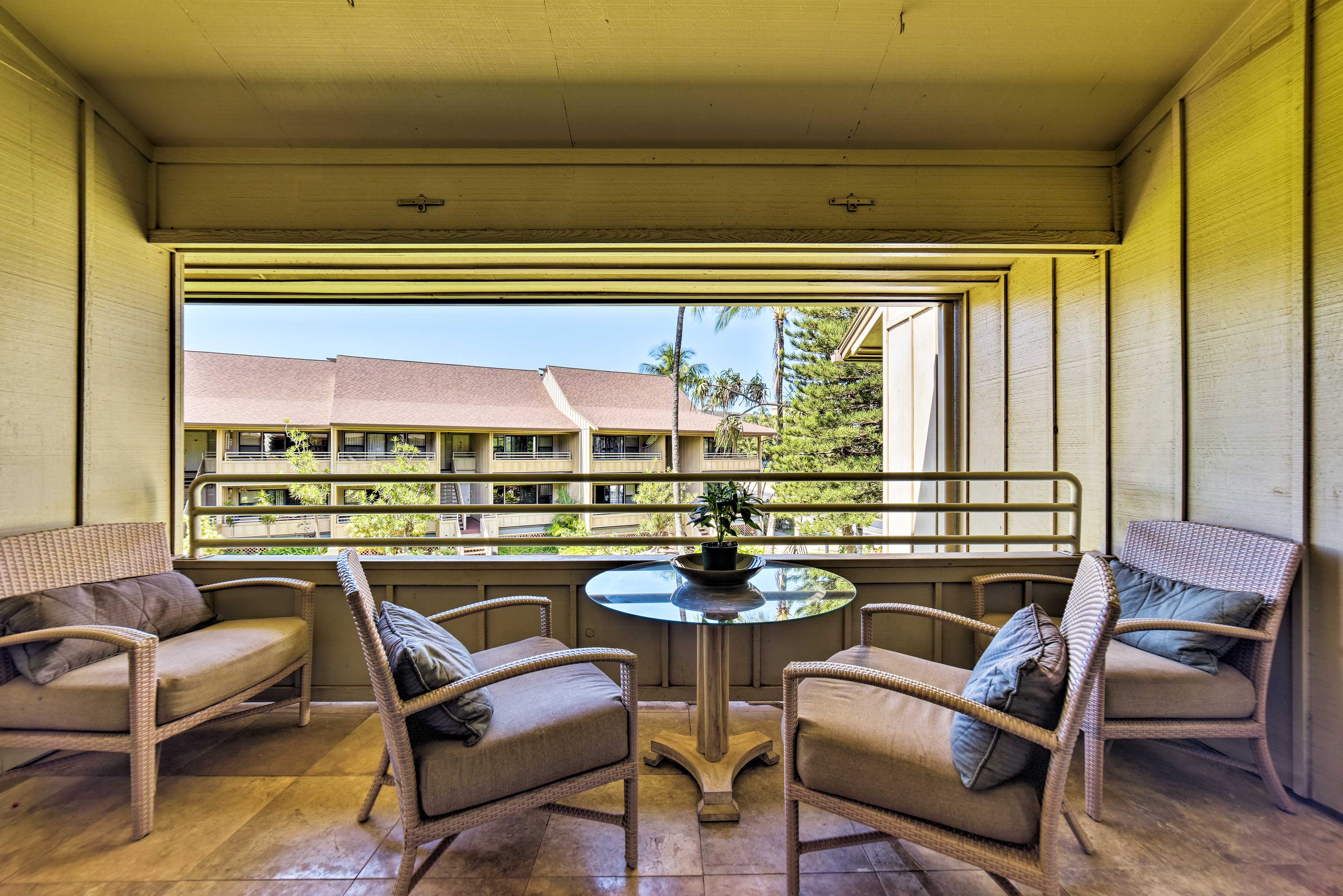 Covered Balcony | Outdoor Dining | 2nd-Floor Unit