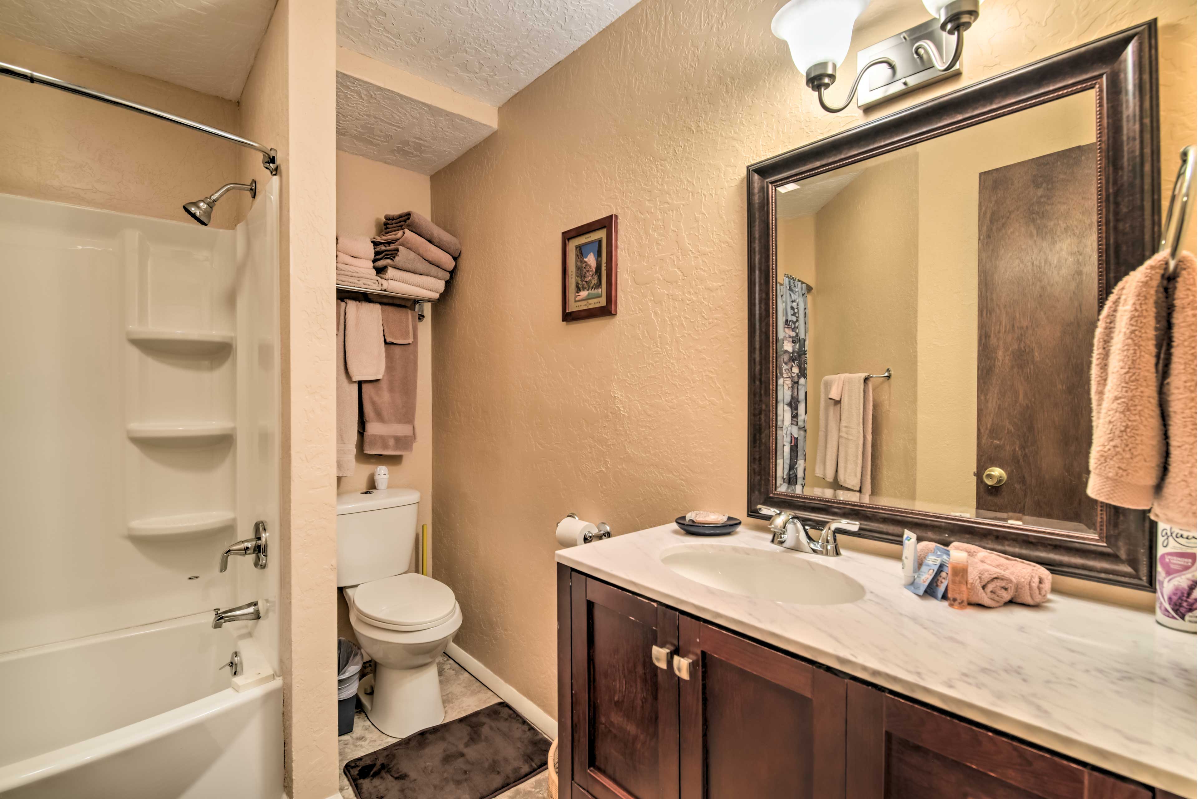 Full Bathroom | Complimentary Toiletries