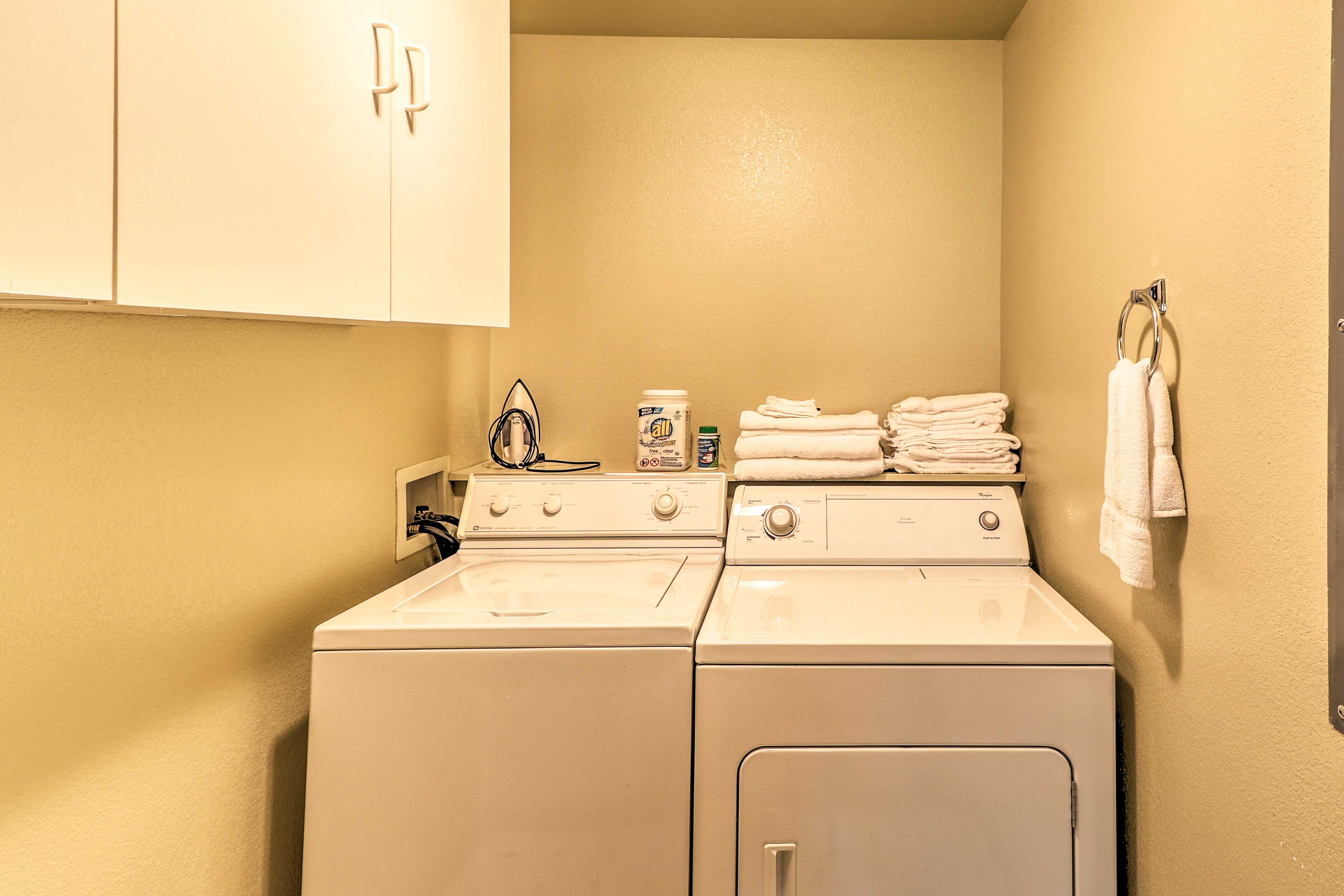 In-unit laundry machines make washing a cinch!