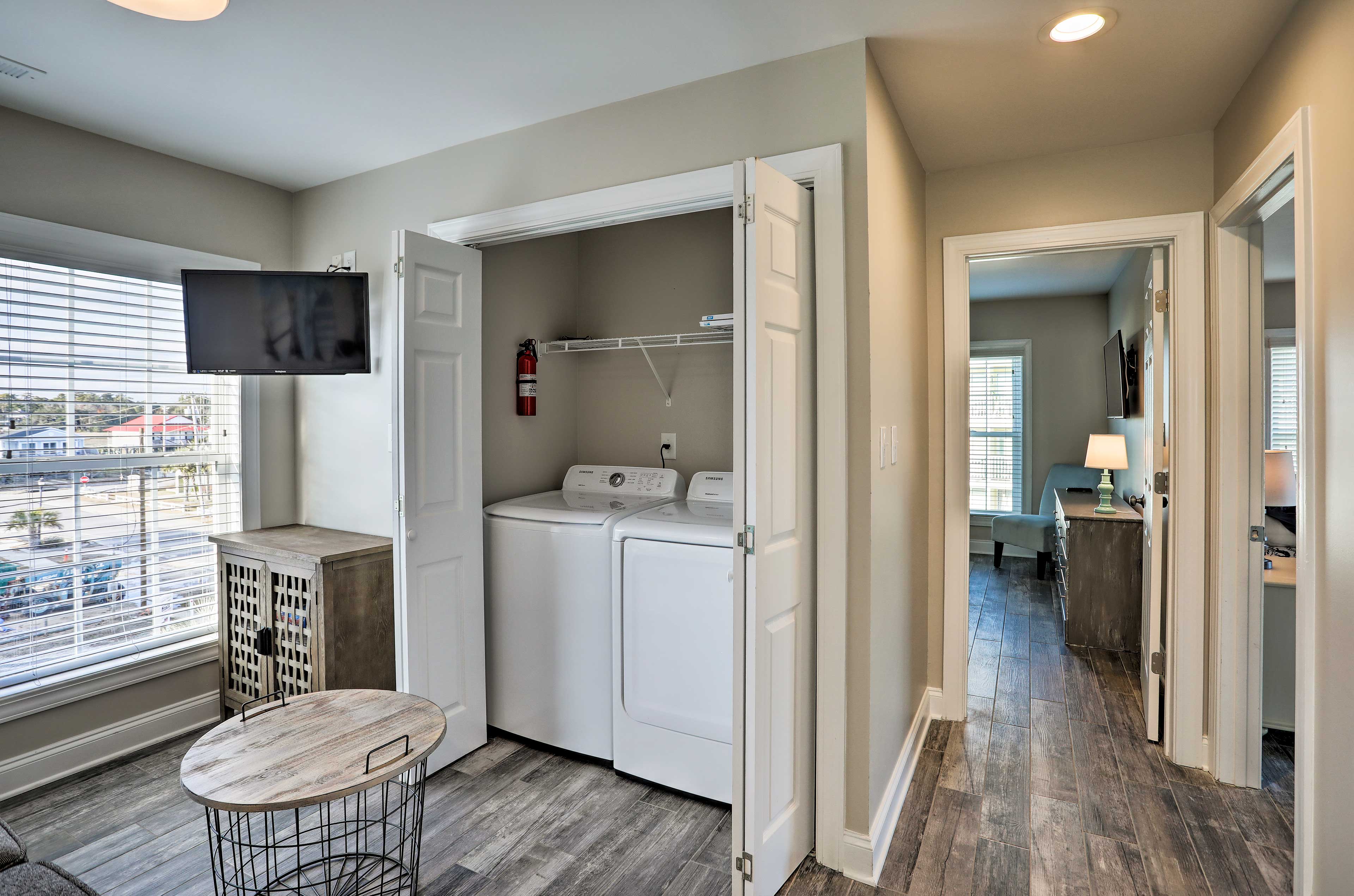 Lounge Area | In-Unit Laundry