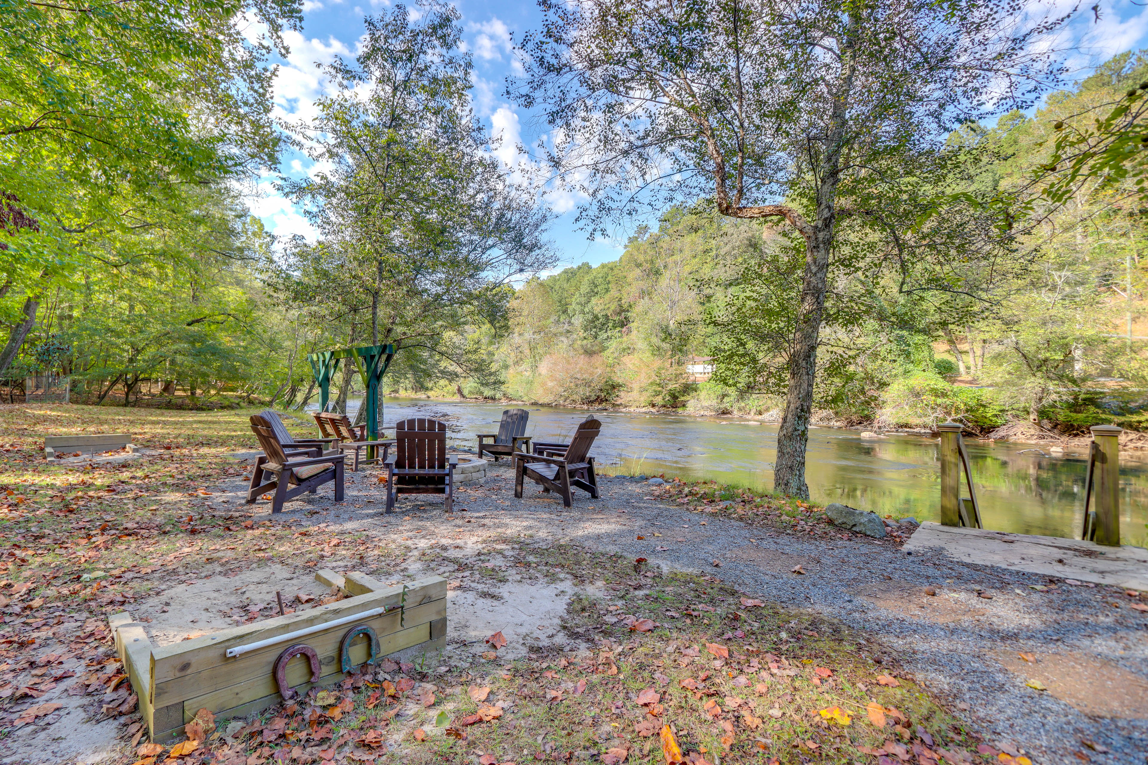 Fire Pit Area | Horseshoes