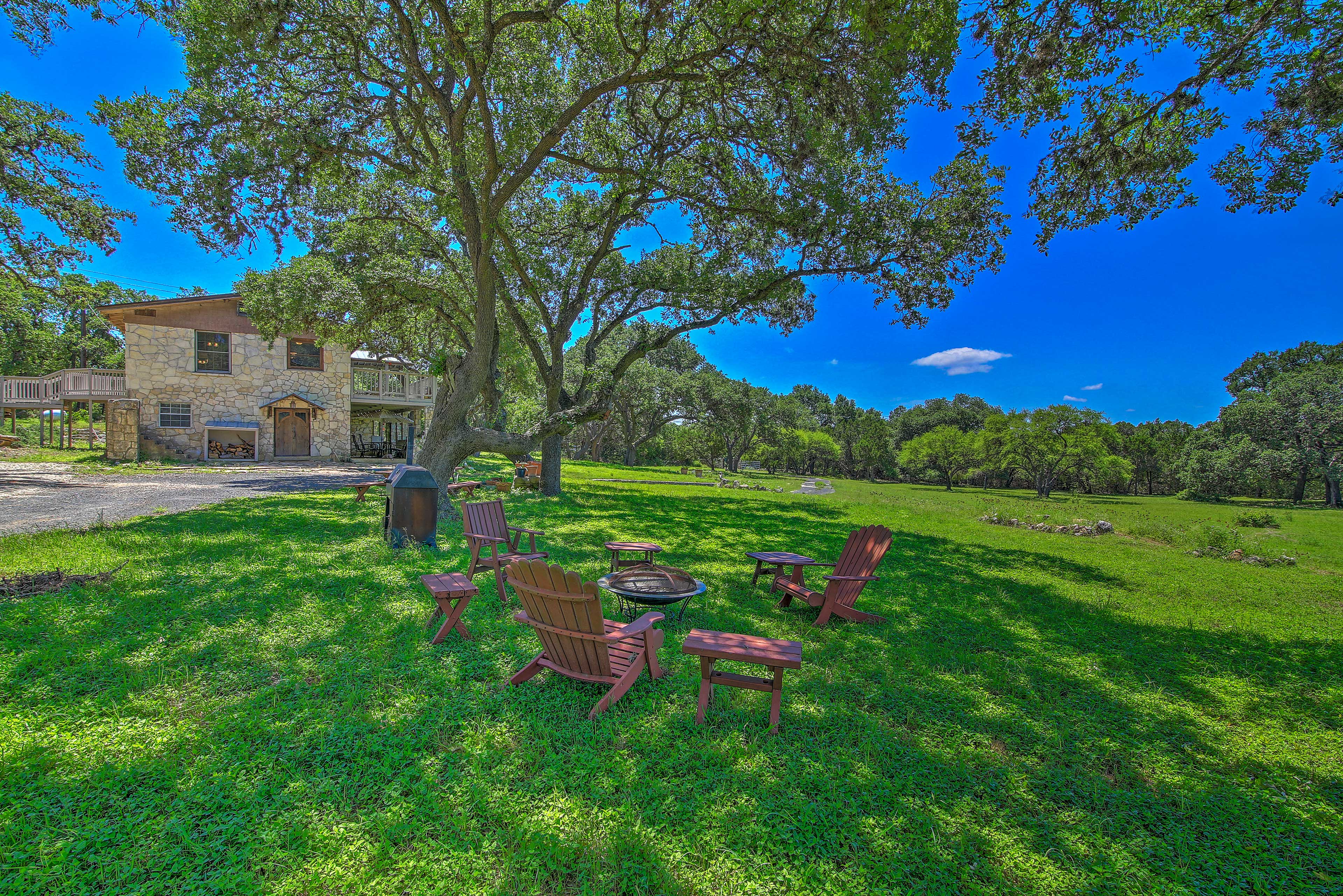 Scenic Cottage w/Views, 17 mi to San Antonio!