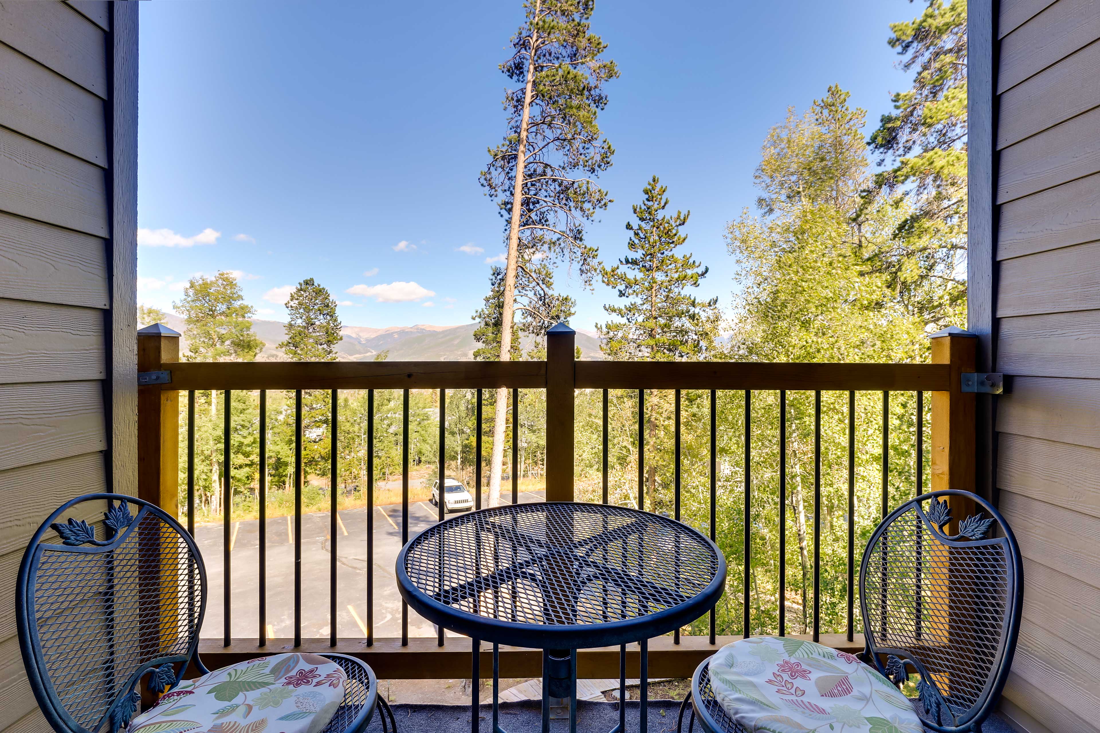 Covered Balcony | Outdoor Dining