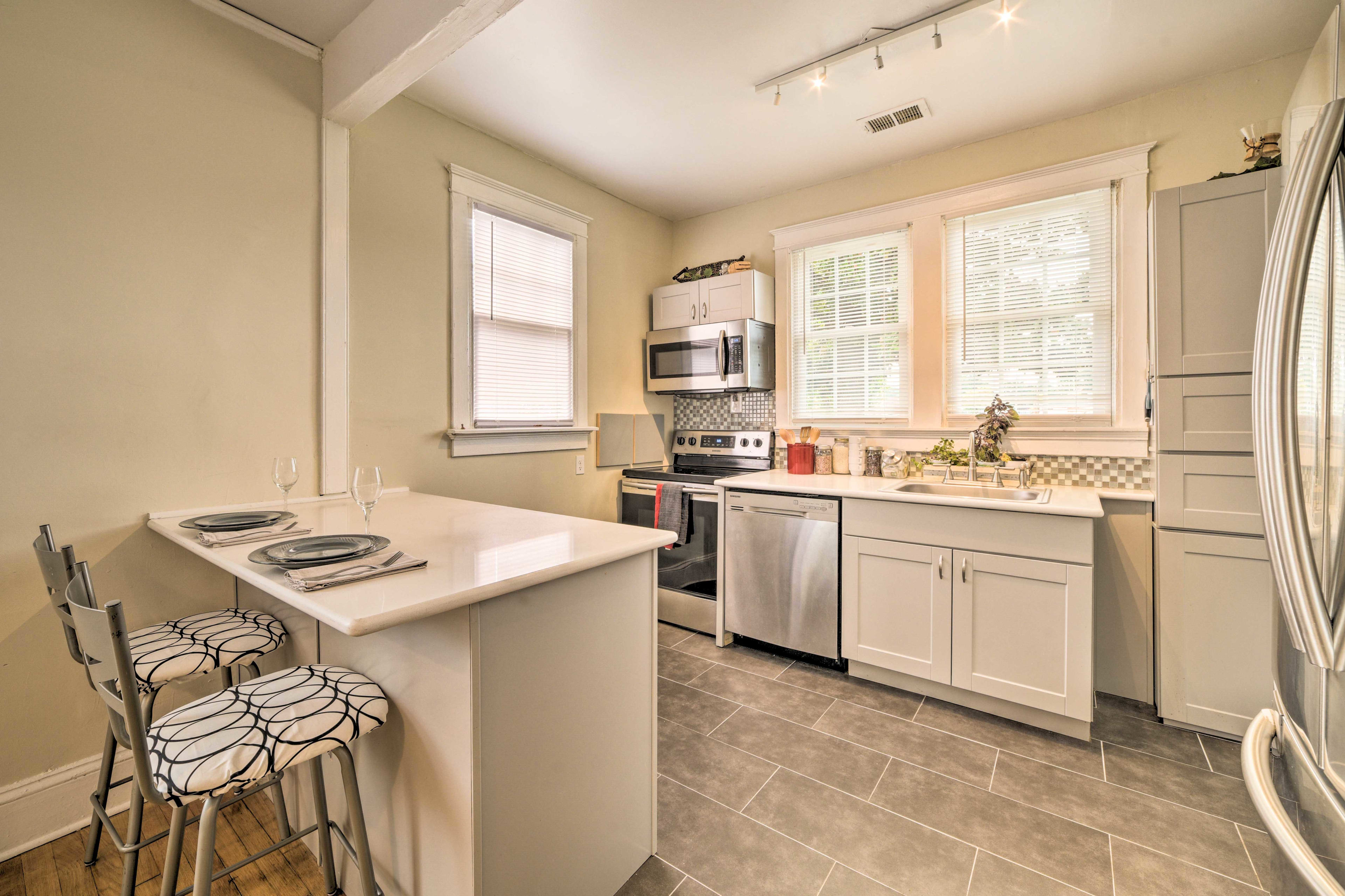 Kitchen | Dishwasher | Breakfast Bar