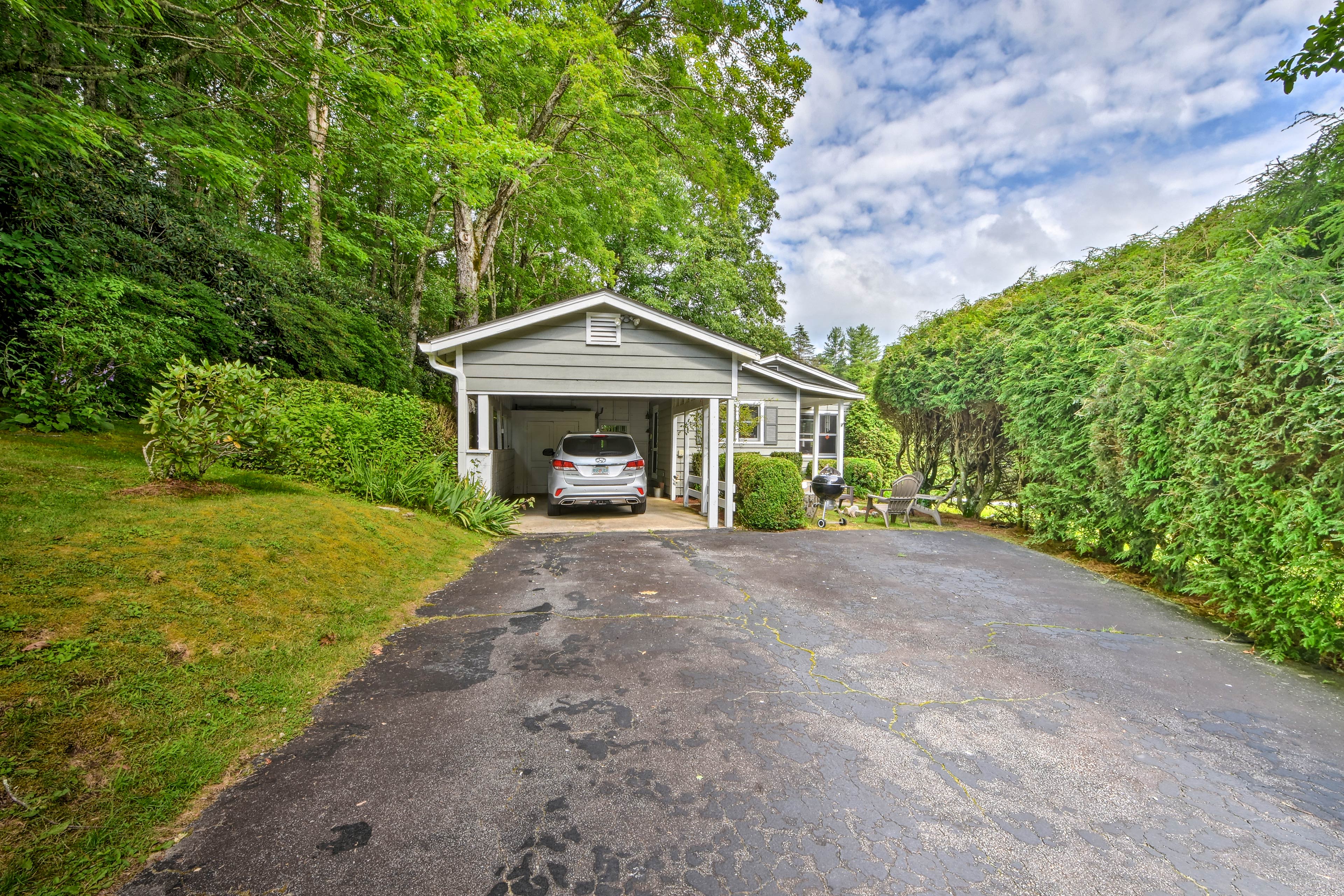 Parking | Carport (1 Vehicle) | Driveway (2 Vehicles) | RV and Trailer Parking