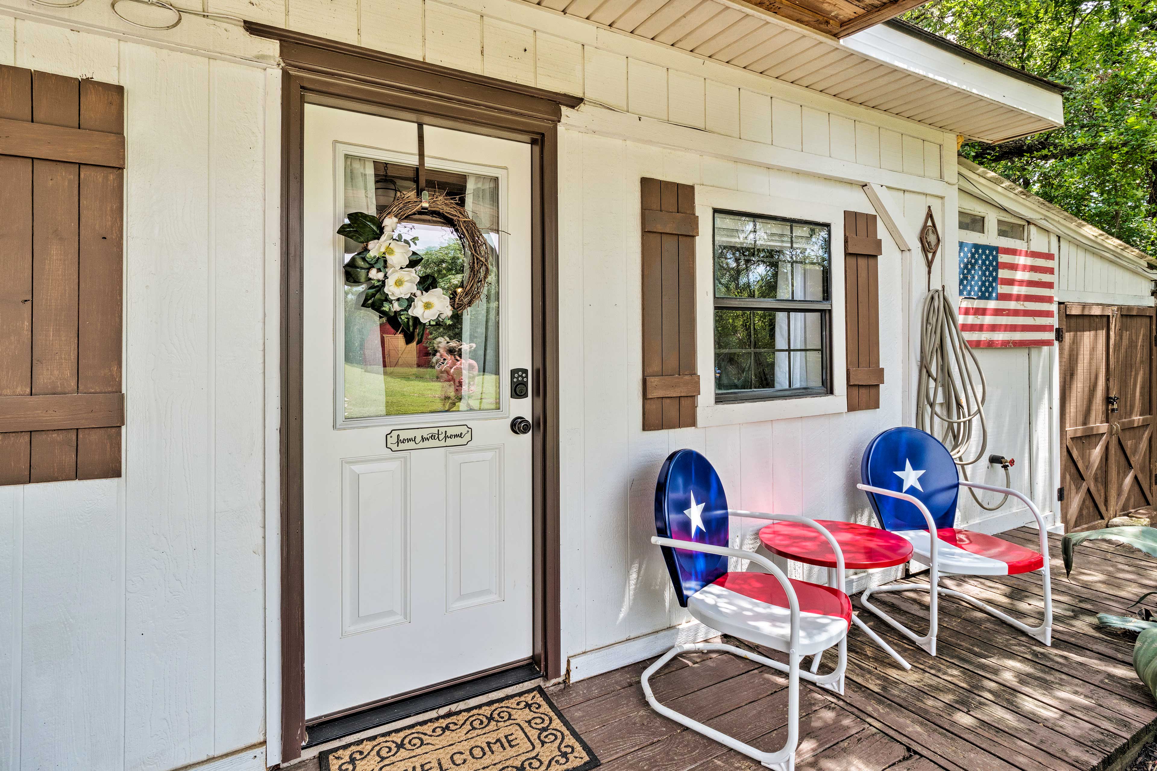A quaint front porch welcomes you to your Austin abode.