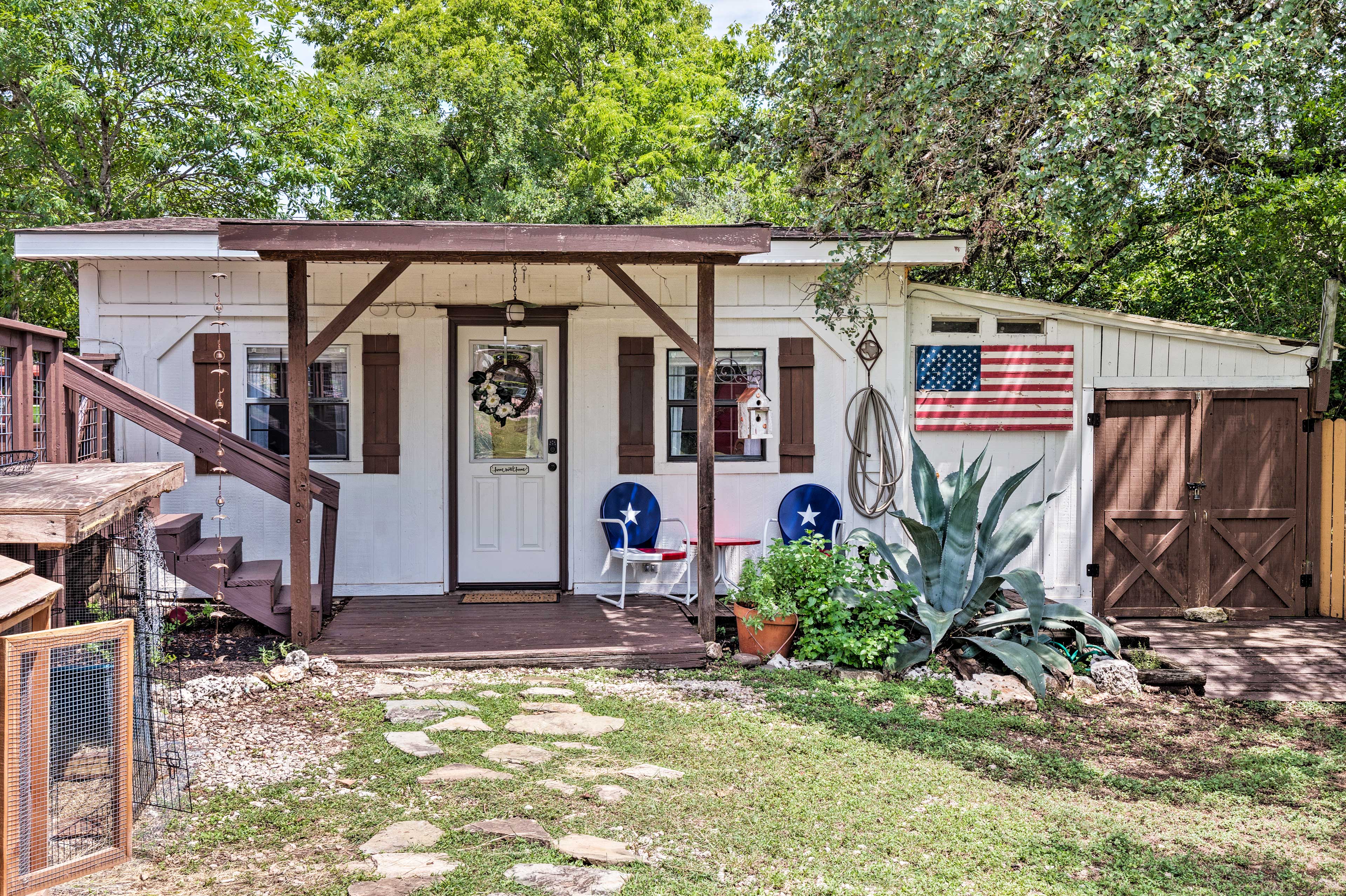 Home Exterior | Street Parking