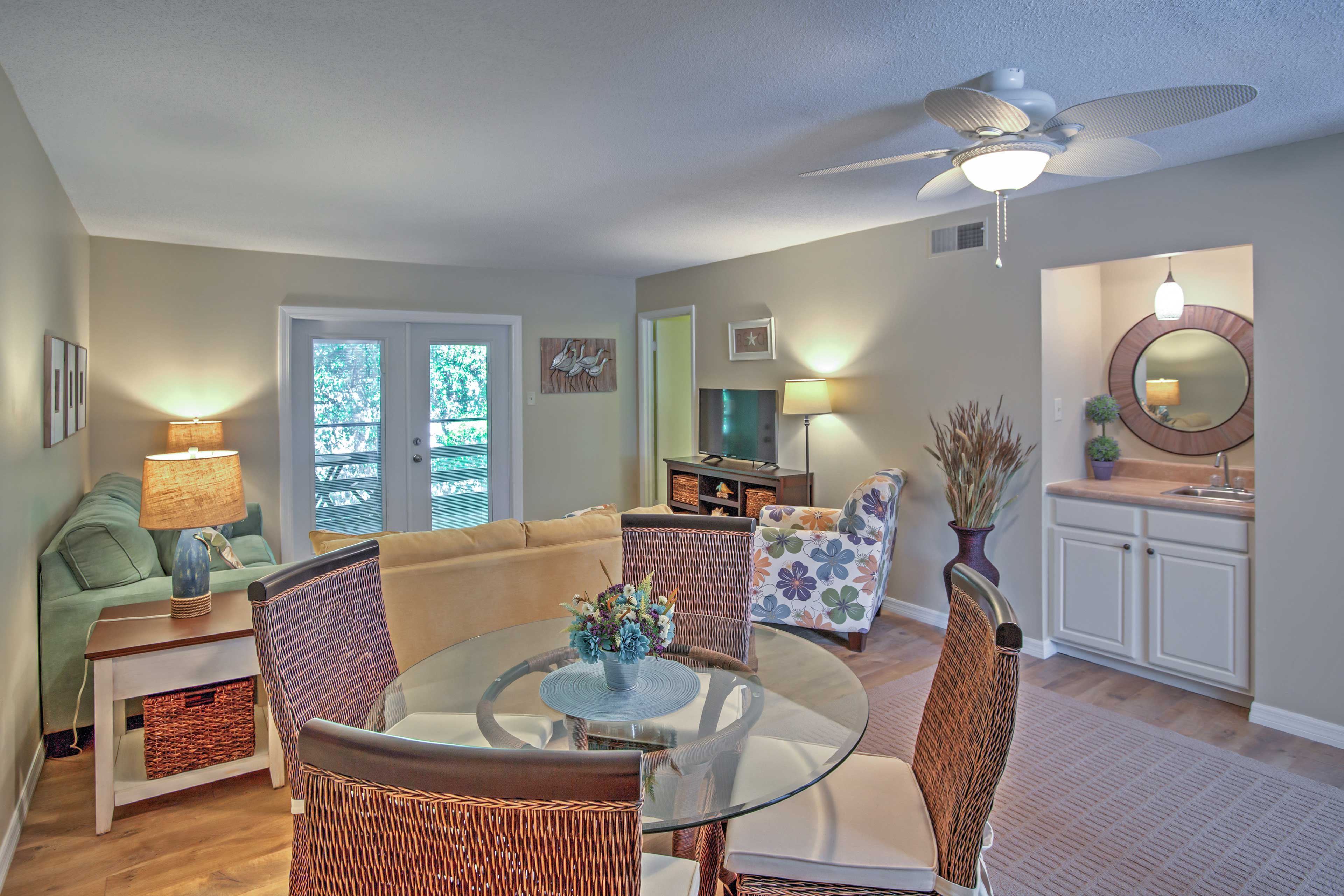 Dining Table | Wet Bar