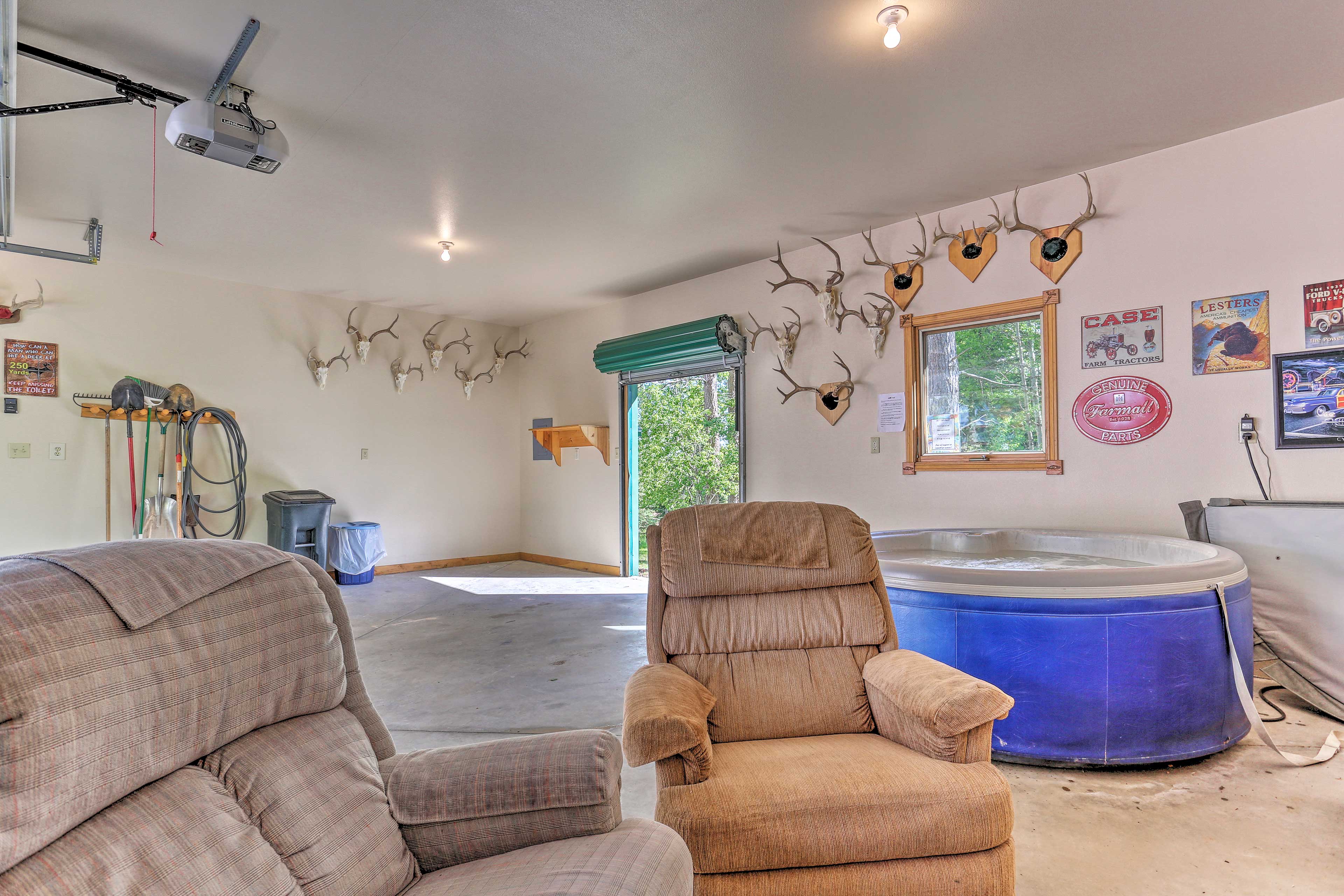 Garage | Private Hot Tub