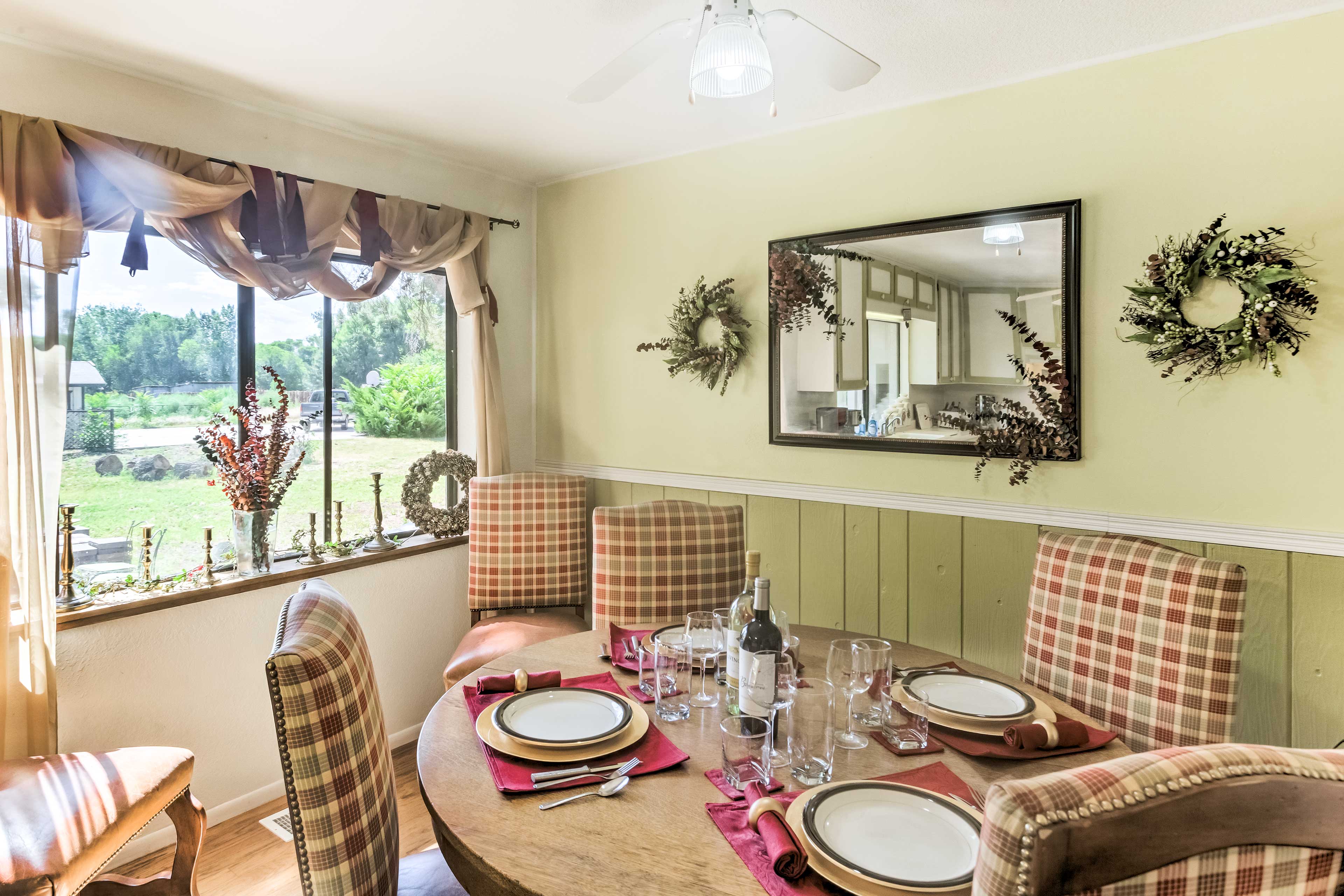 Dining Area | Dishes & Flatware Provided | 1st Floor