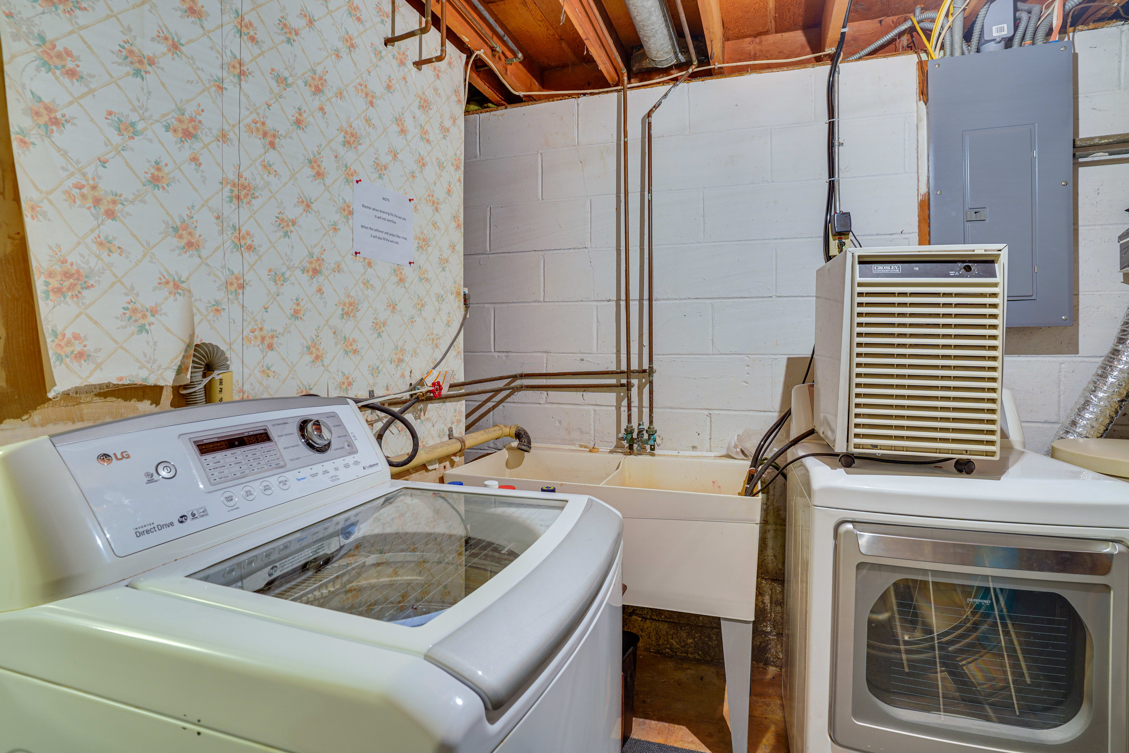 Laundry Room | Lower Level | Washer + Dryer | Laundry Detergent