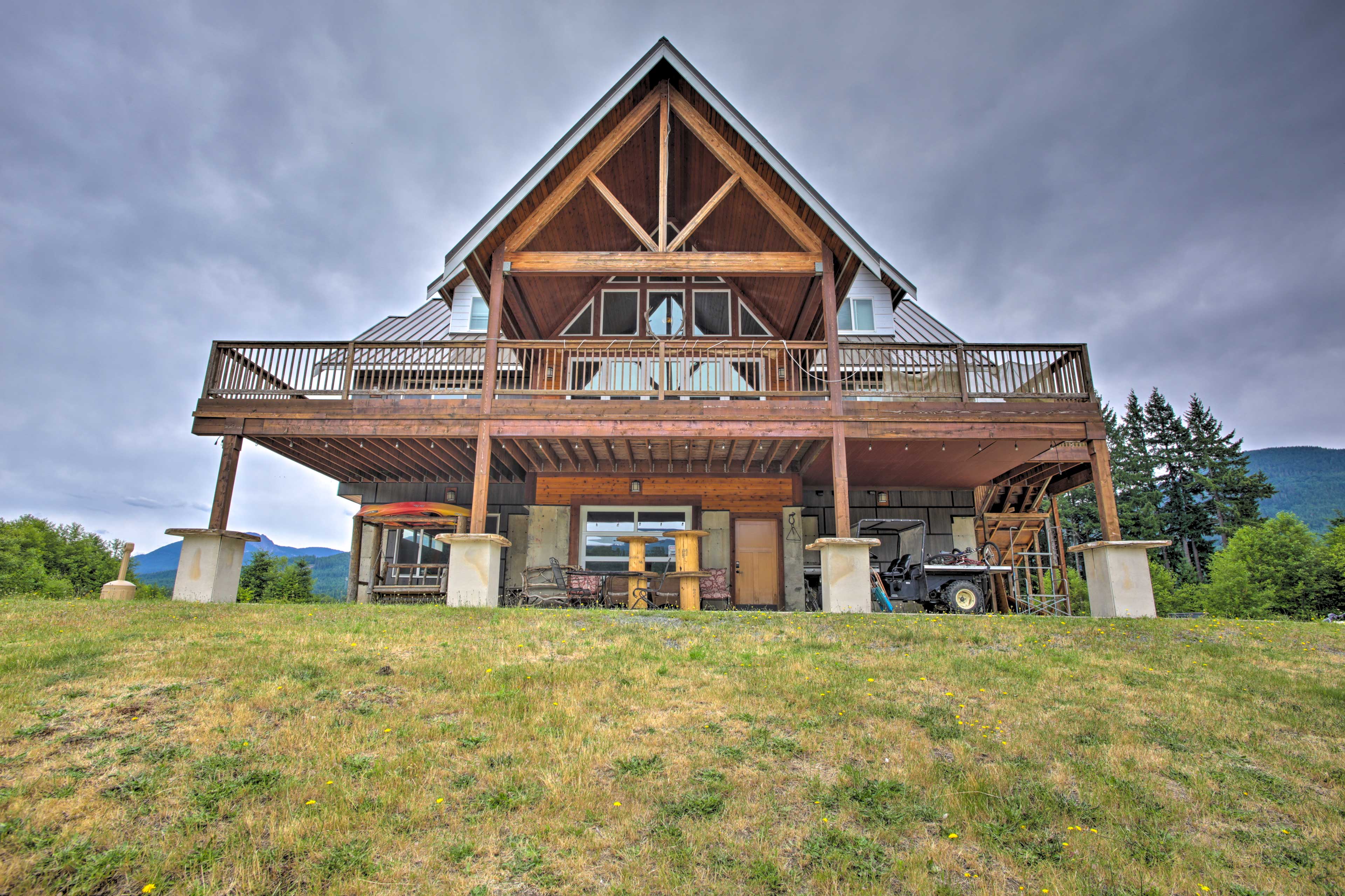 Packwood Vacation Rental | 4BR | 4BA | 4,000 Sq Ft | Stairs Required