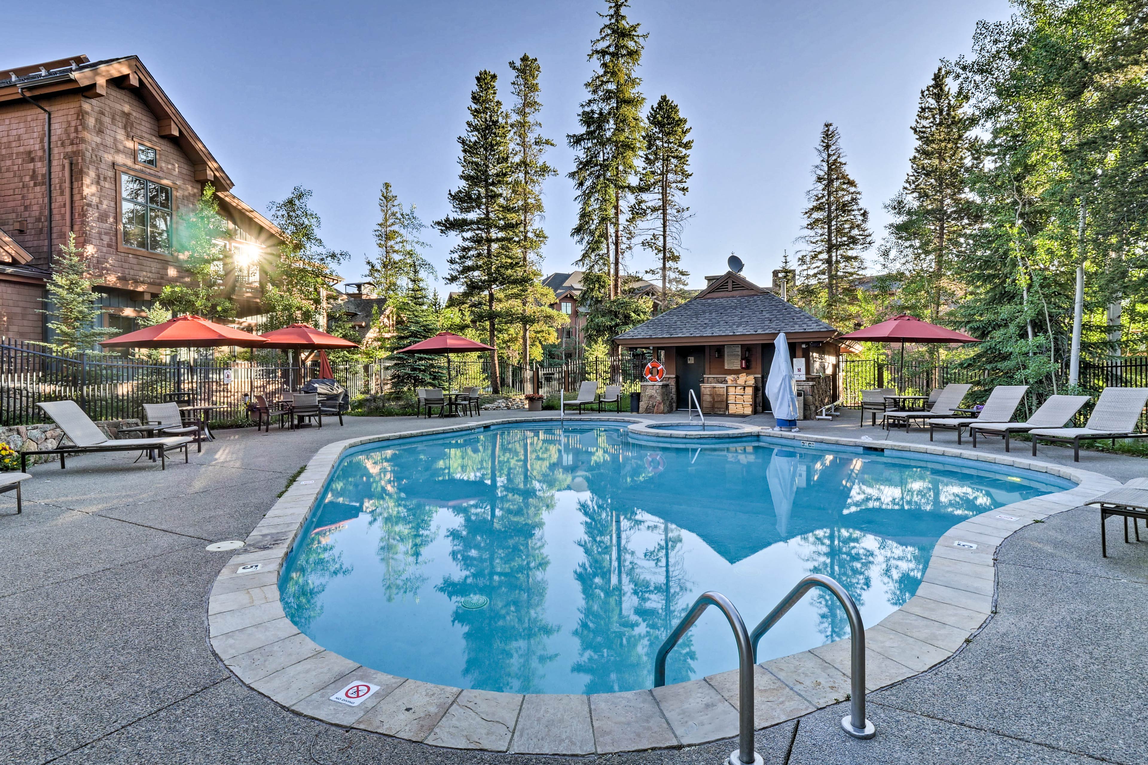 Mountain Thunder Community Amenities | Outdoor Pool