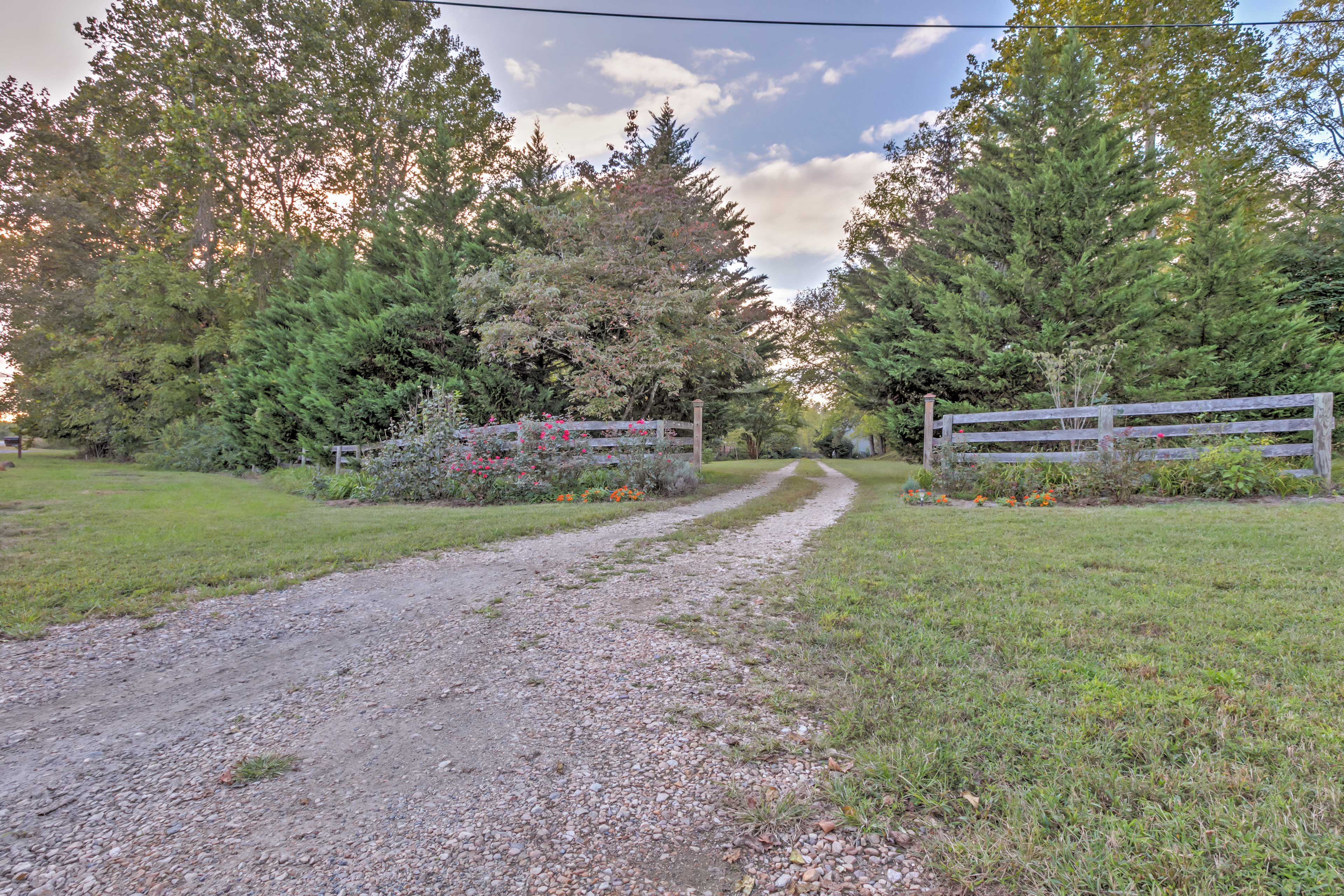 Parking | Driveway (4 Vehicles)