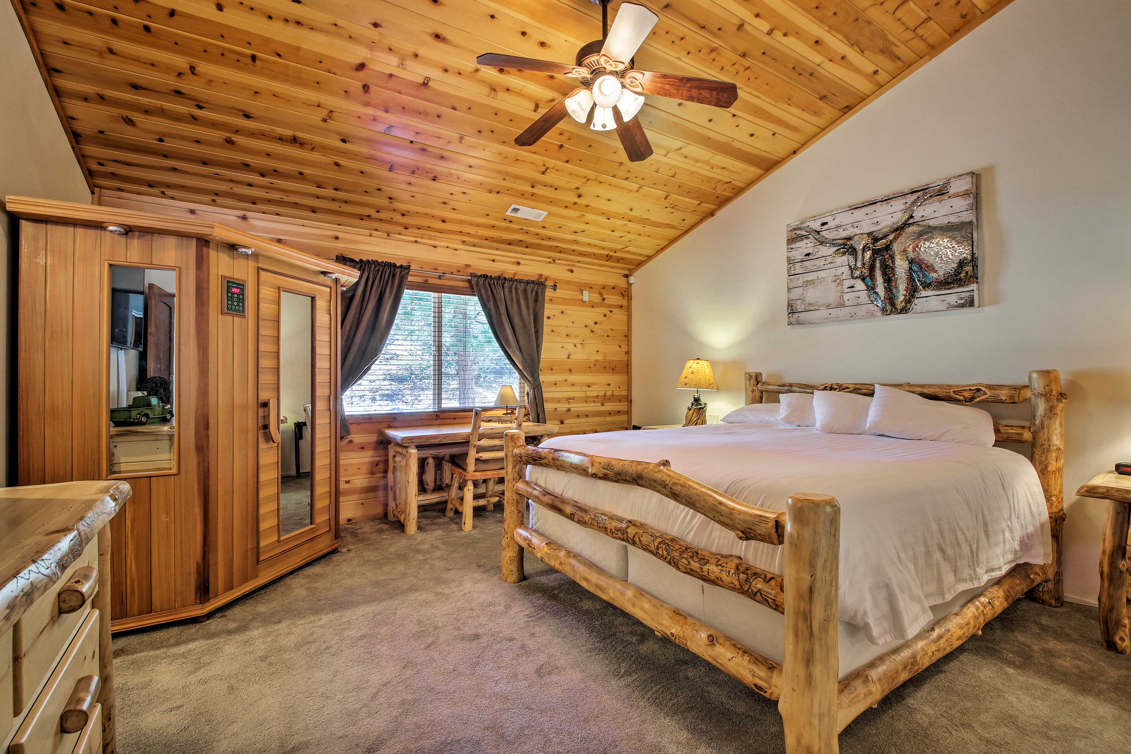 Bedroom Suite | California King Bed | Sauna | Desk | Jacuzzi Tub