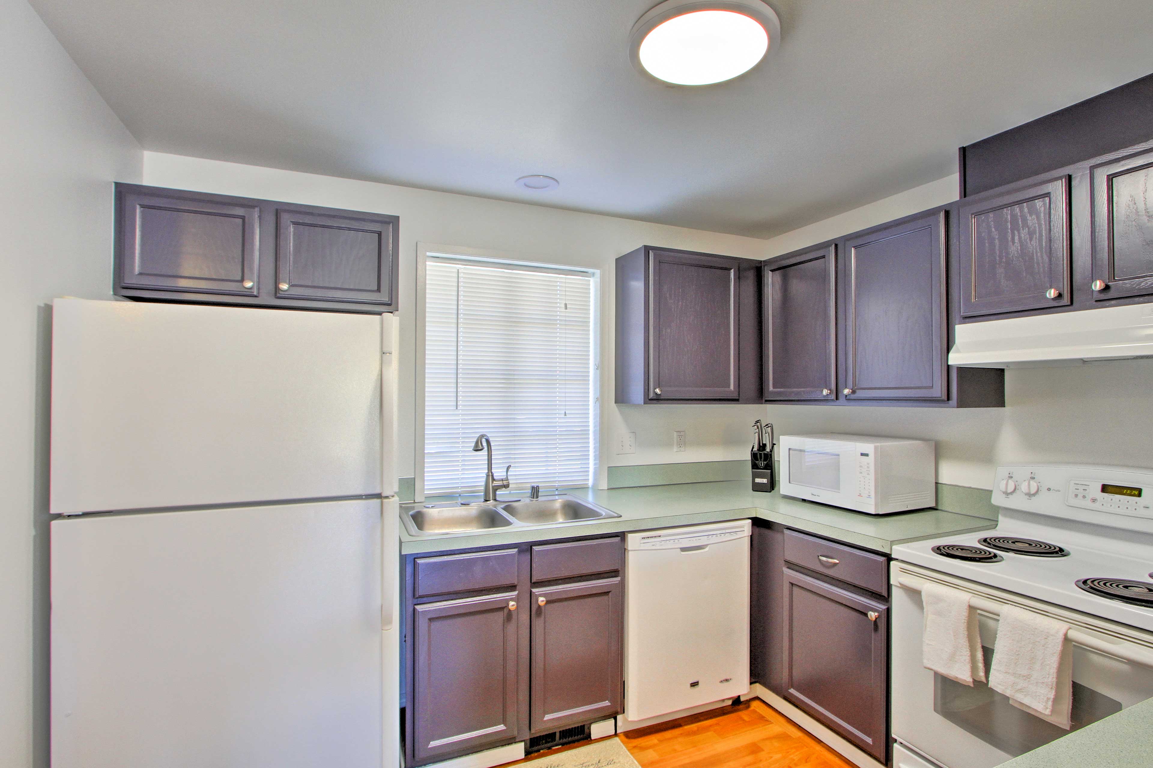 The kitchen has all of the cooking essentials.