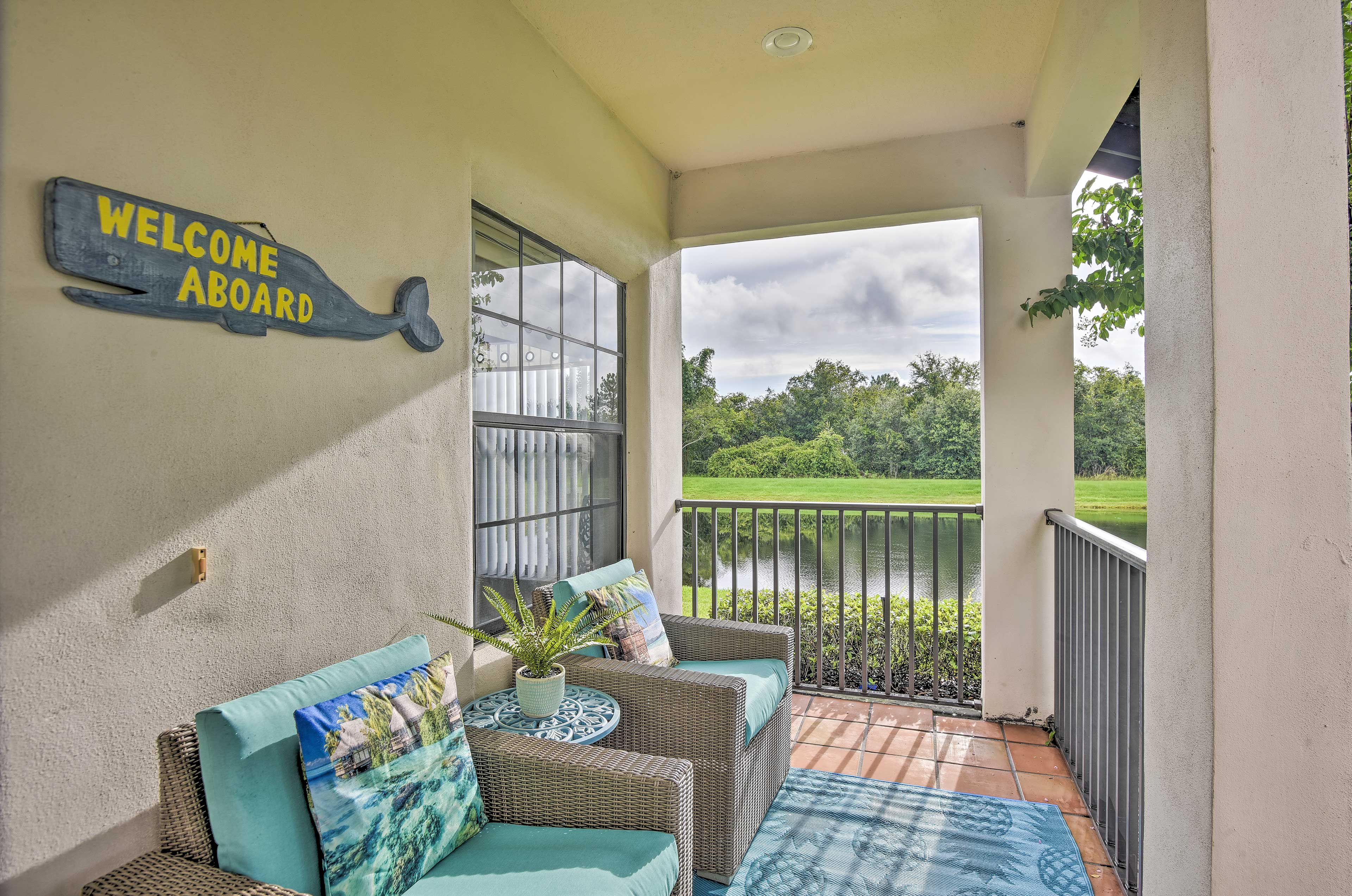 Covered Porch w/ Seating