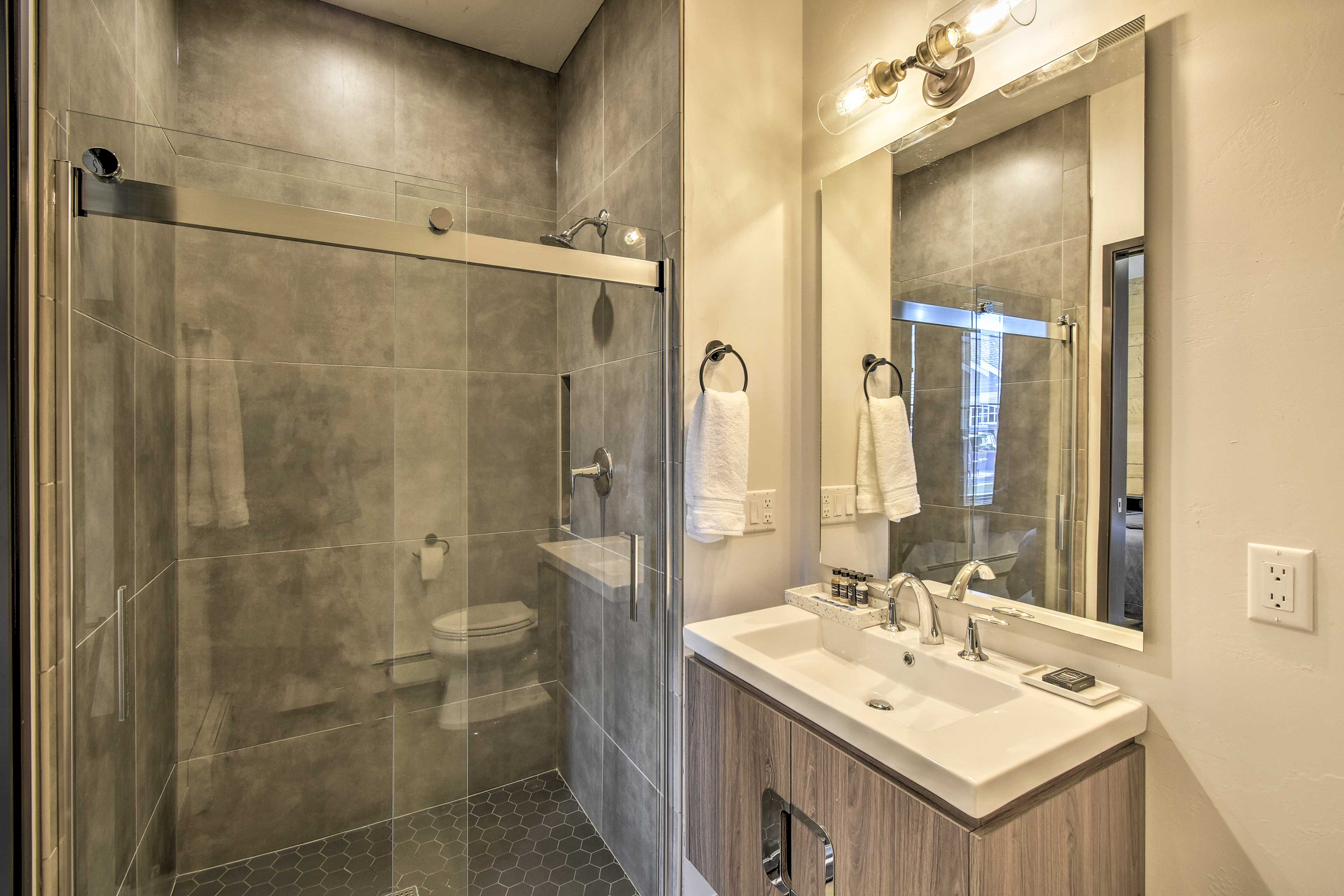 En-Suite Bathroom | Towels & Linens Provided