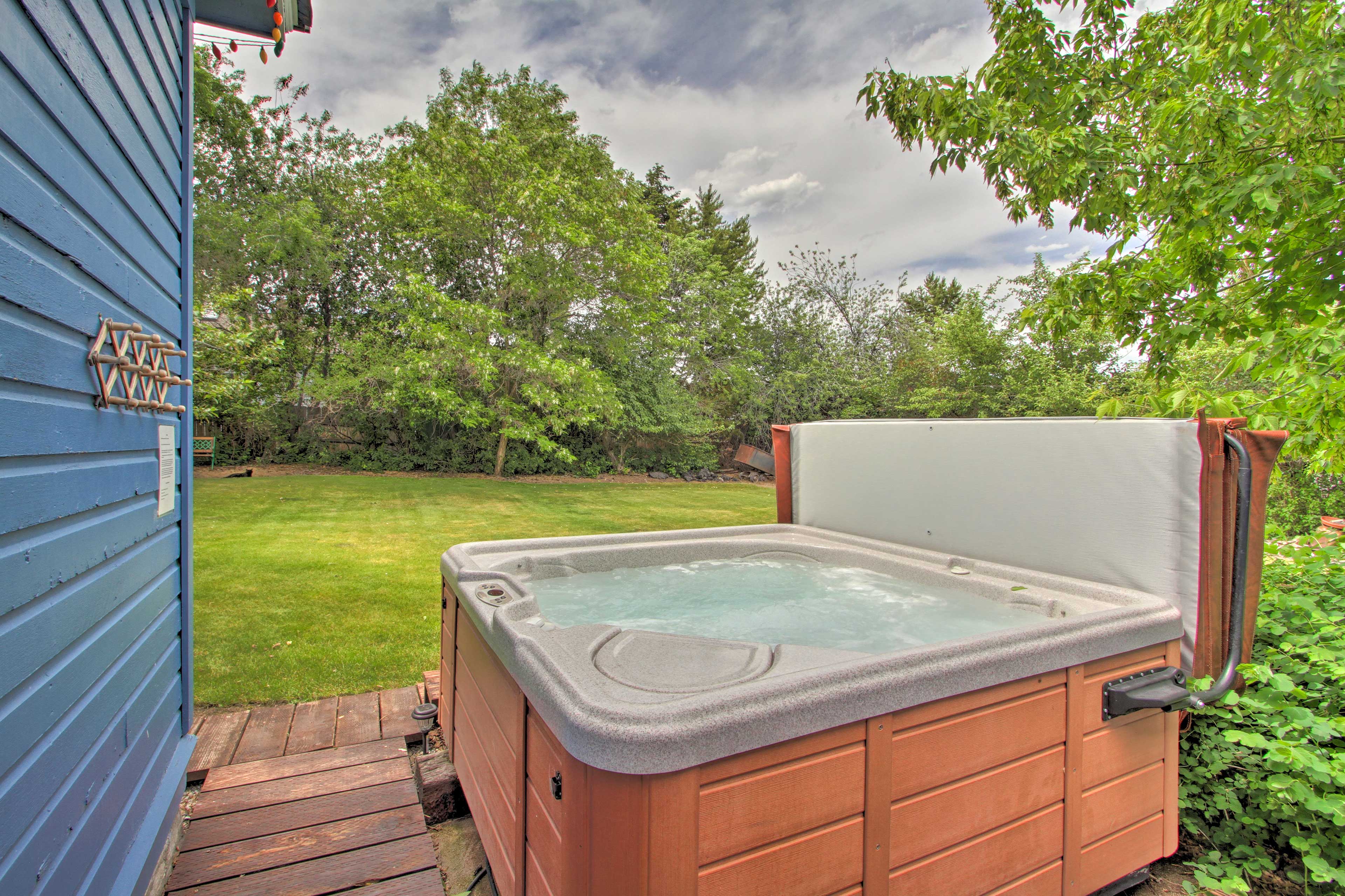 Private Hot Tub | 2-Story House