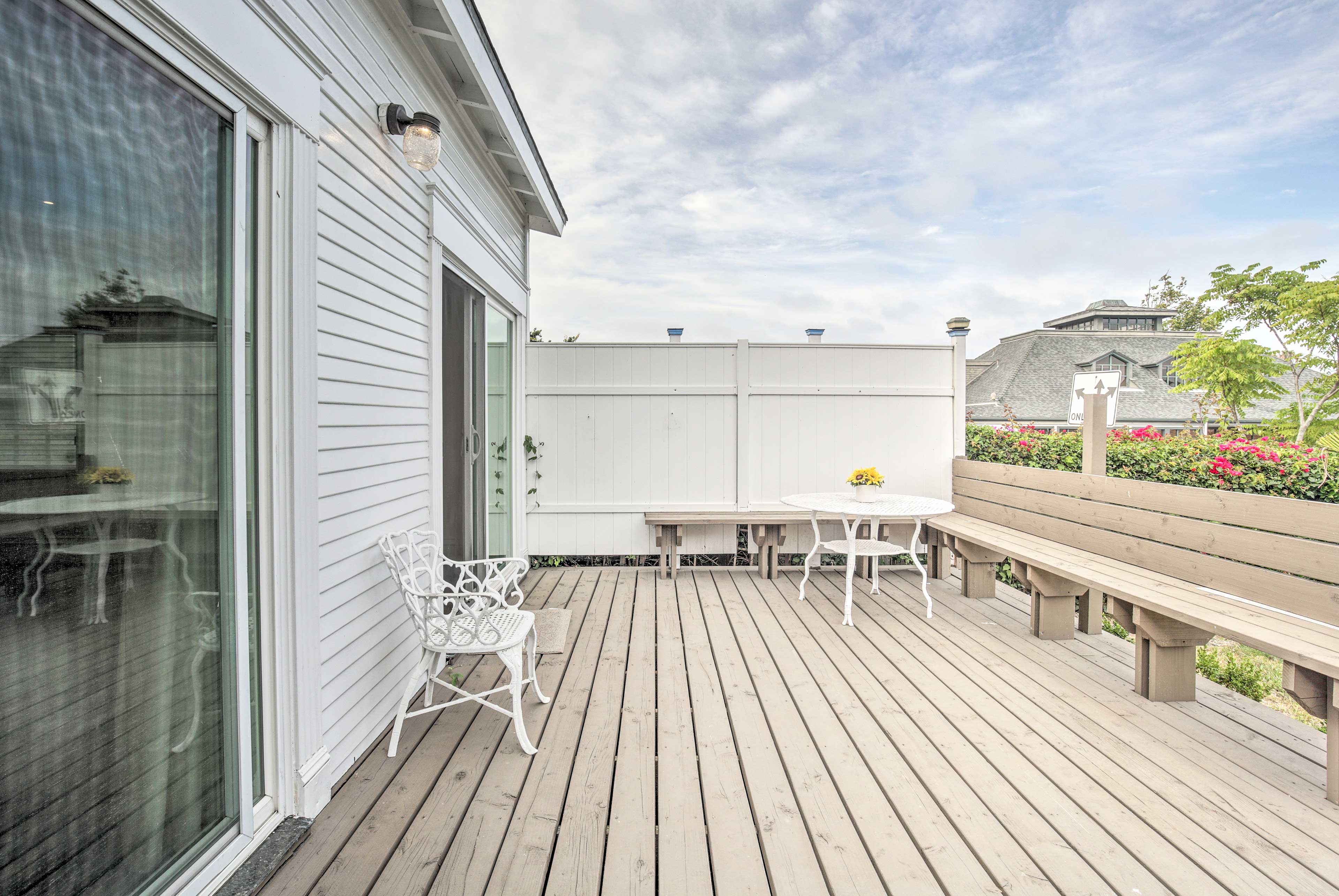 Deck | Outdoor Seating