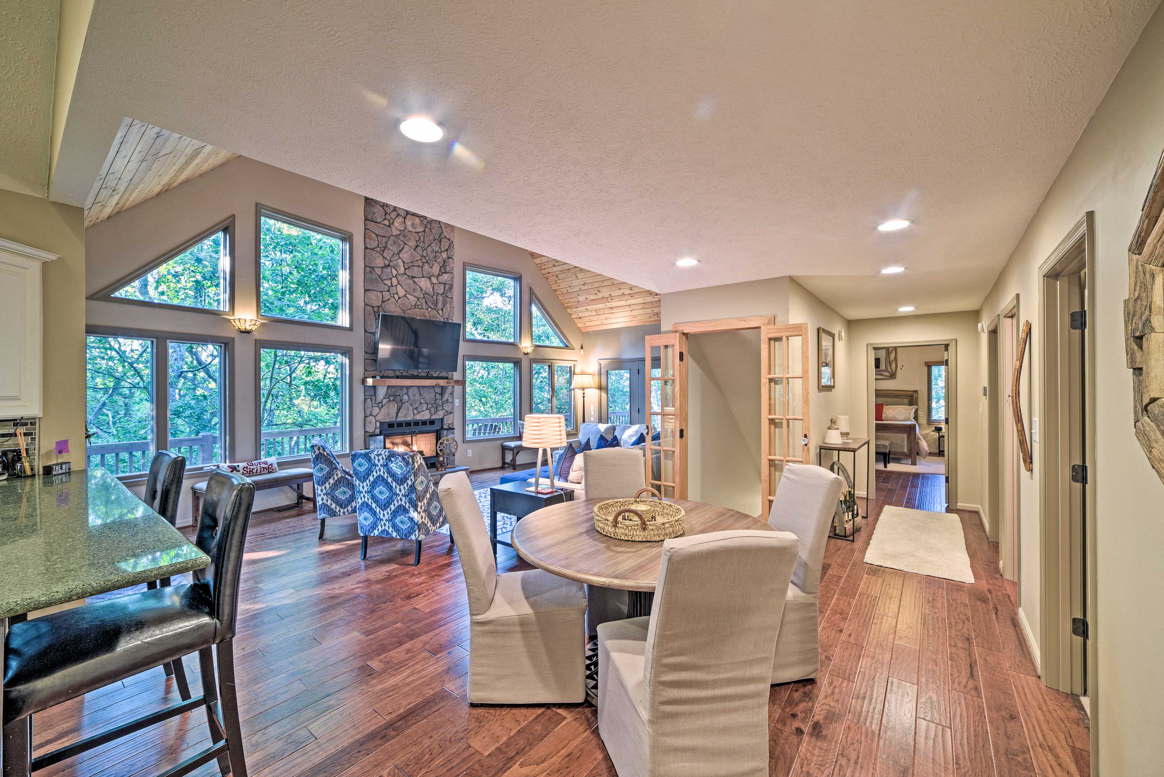 Dining Area | Dishware & Flatware