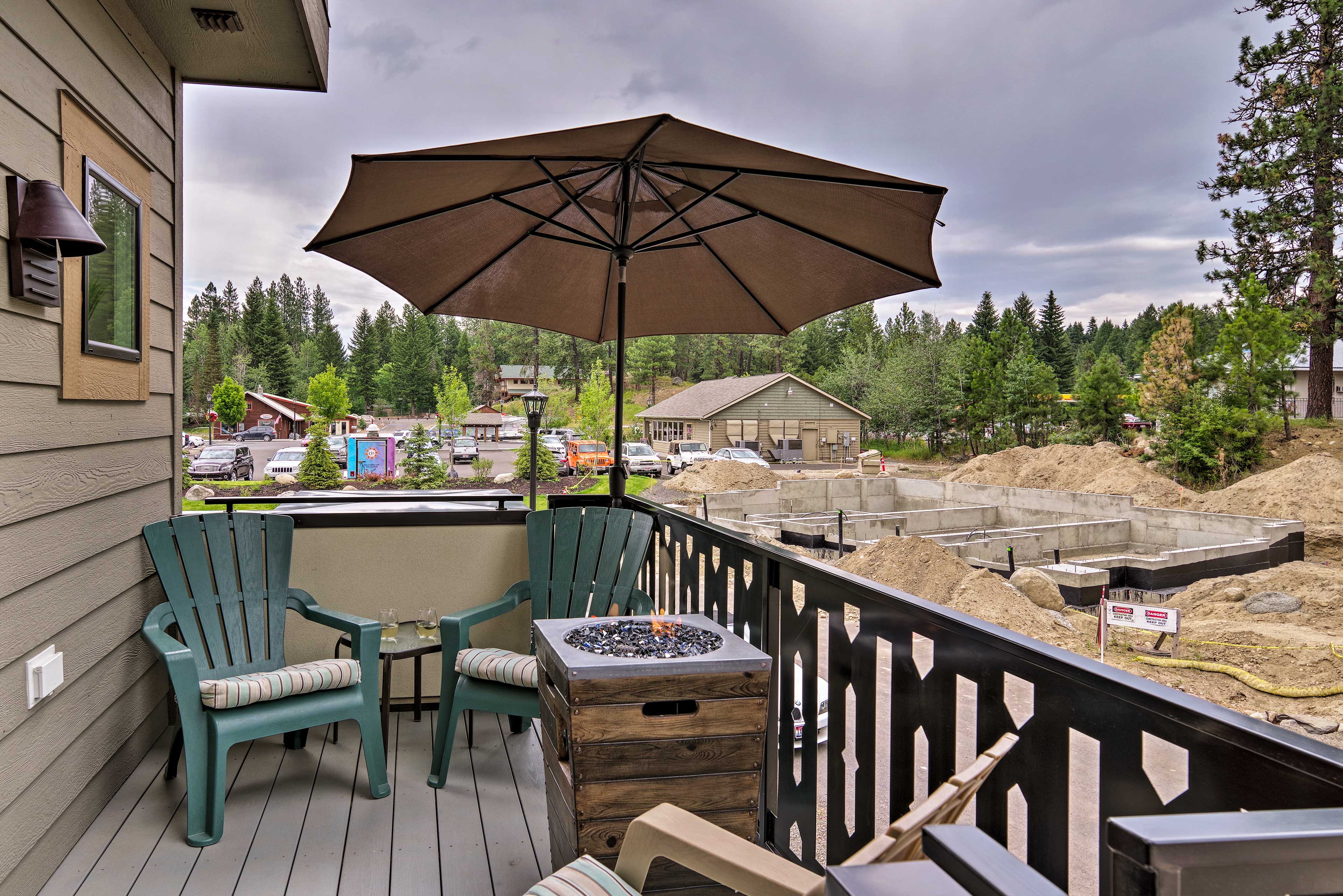 Balcony w/ Fire Pit