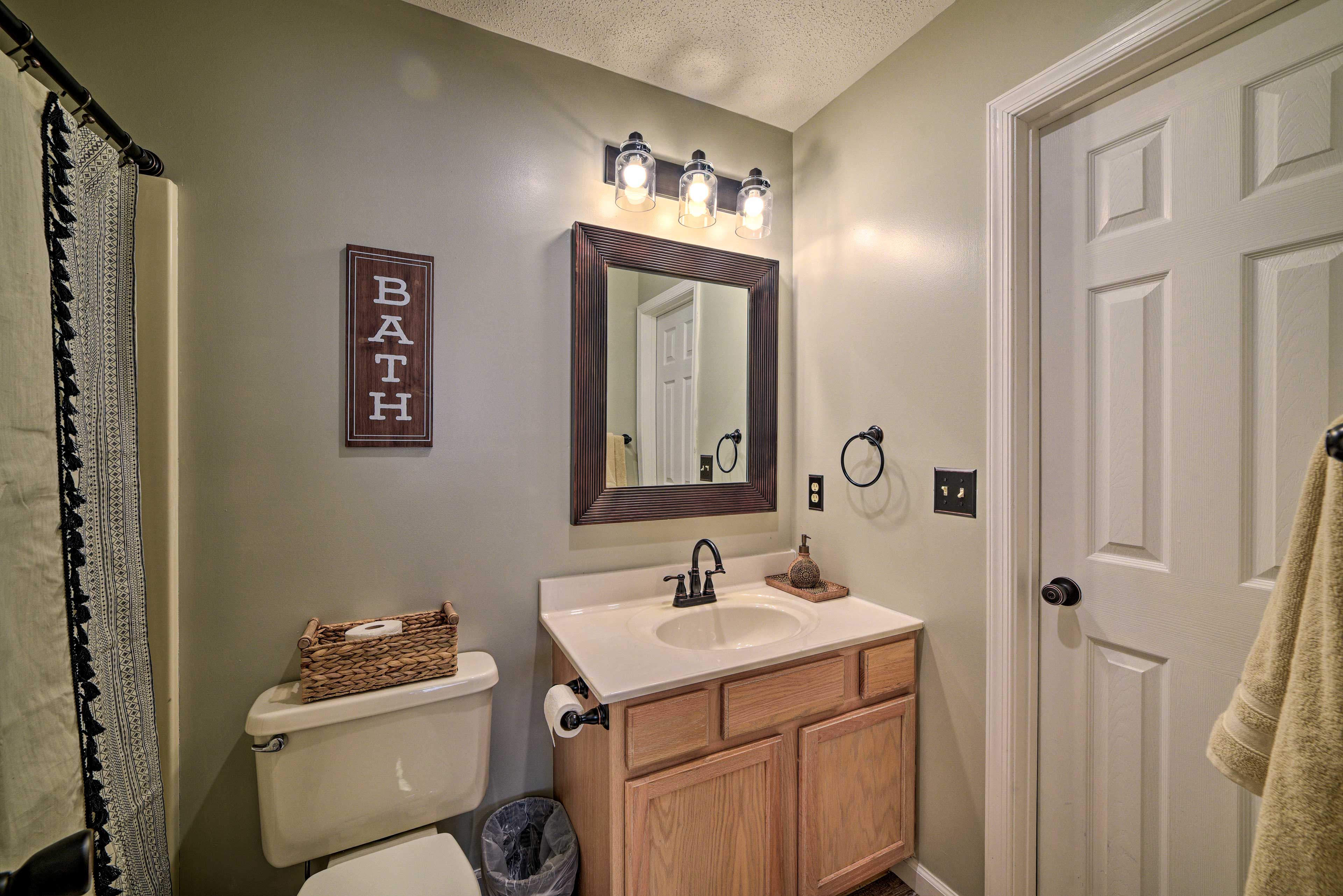 En-Suite Bathroom | Towels Provided