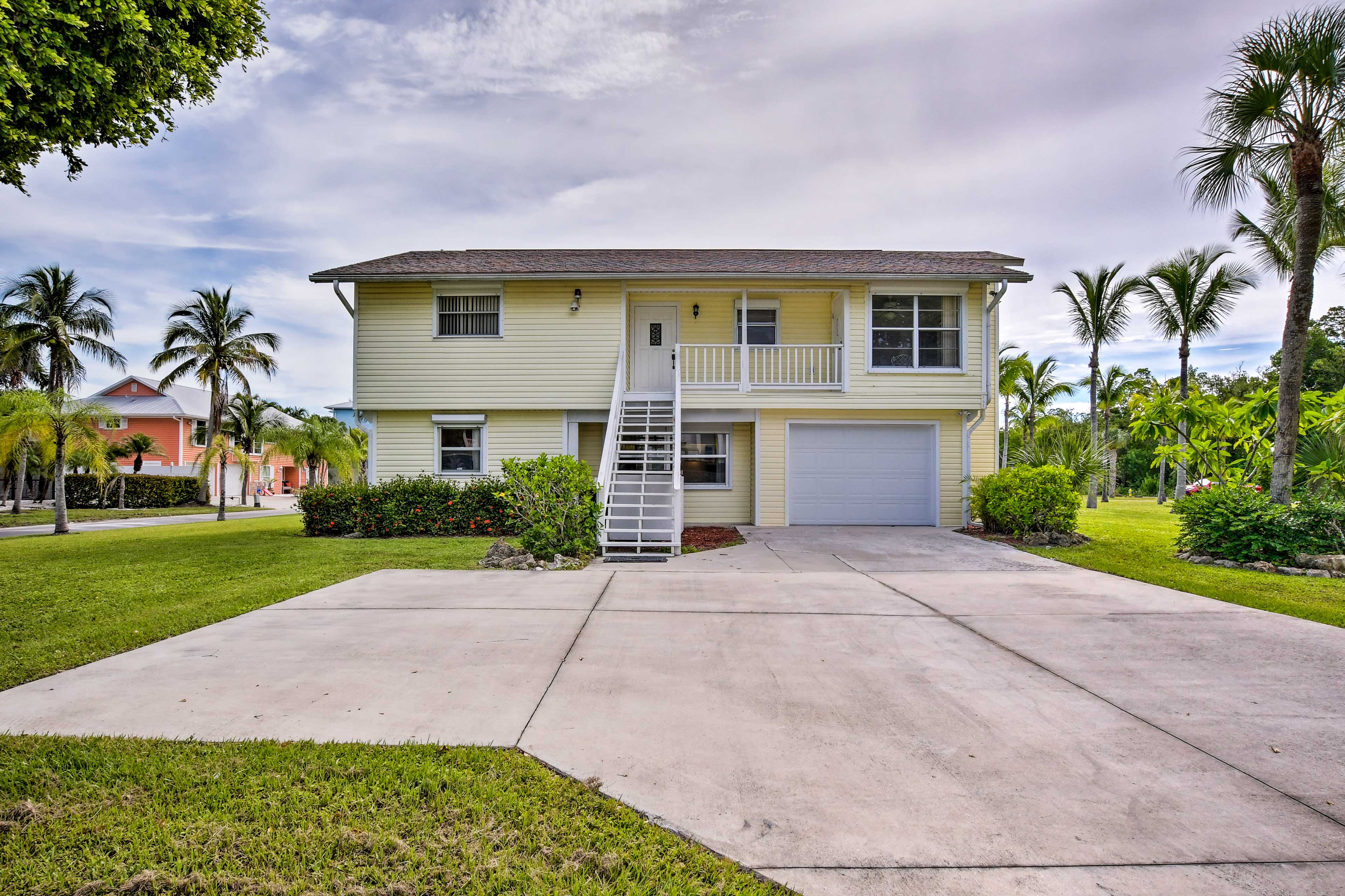 This 2-bedroom, 1-bath apartment can host up to 4 guests.