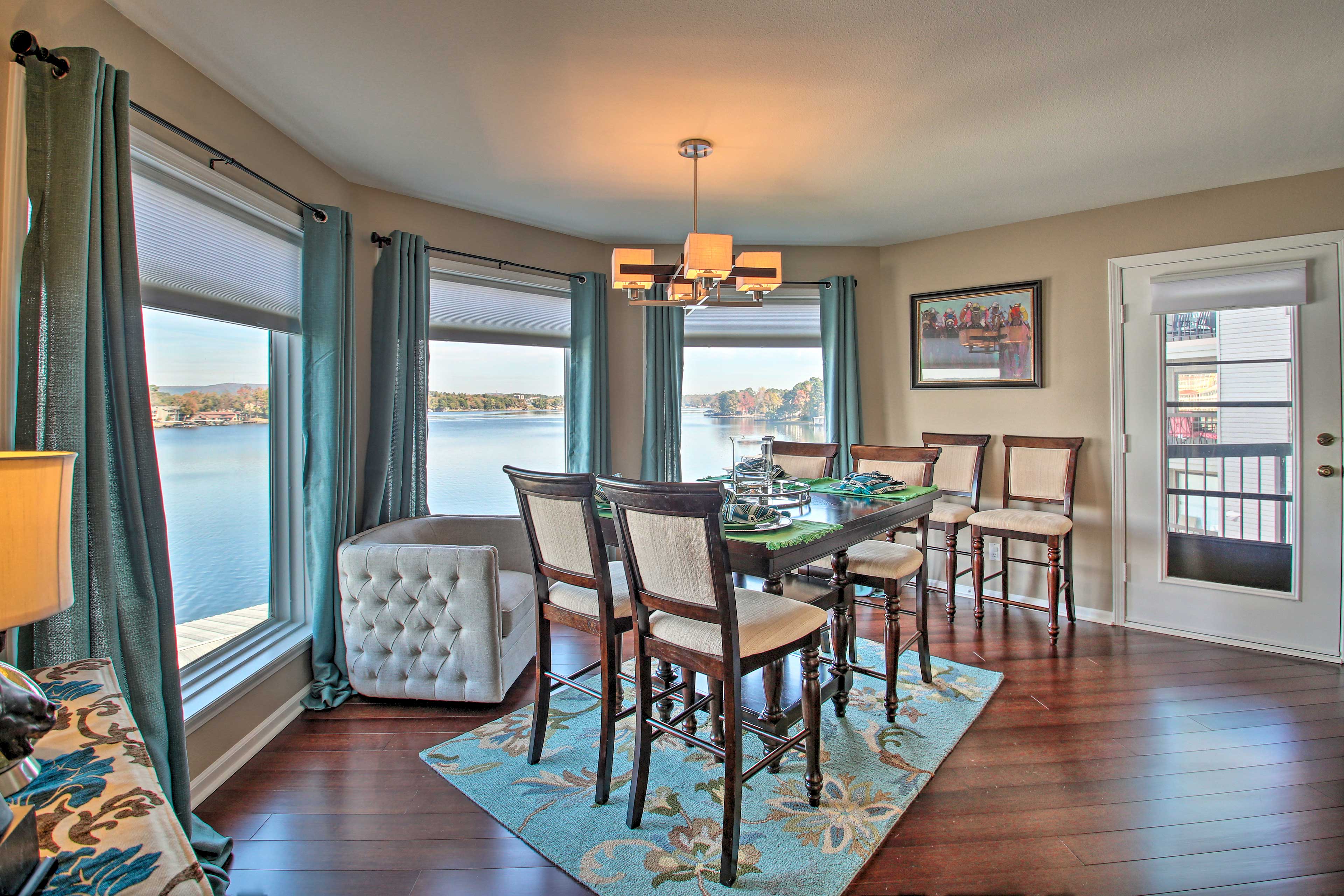 Dining Table | Lake Views