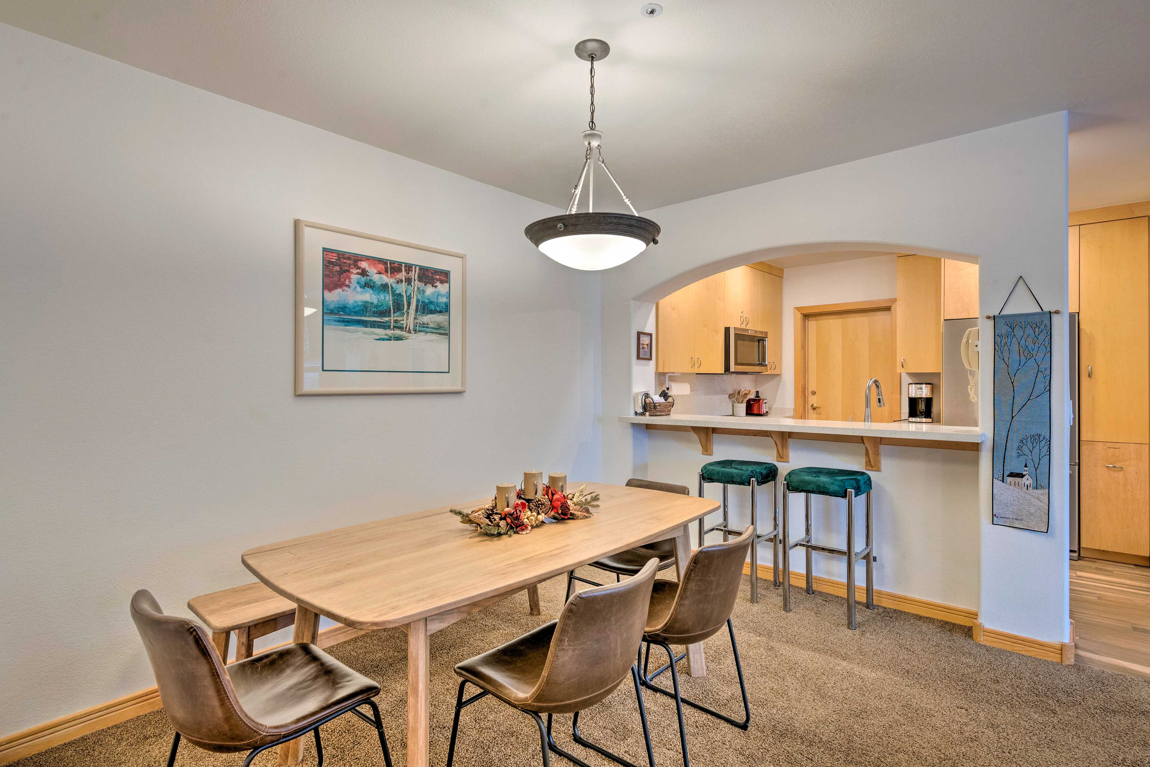 Dining Area | Dishware/Flatware Provided