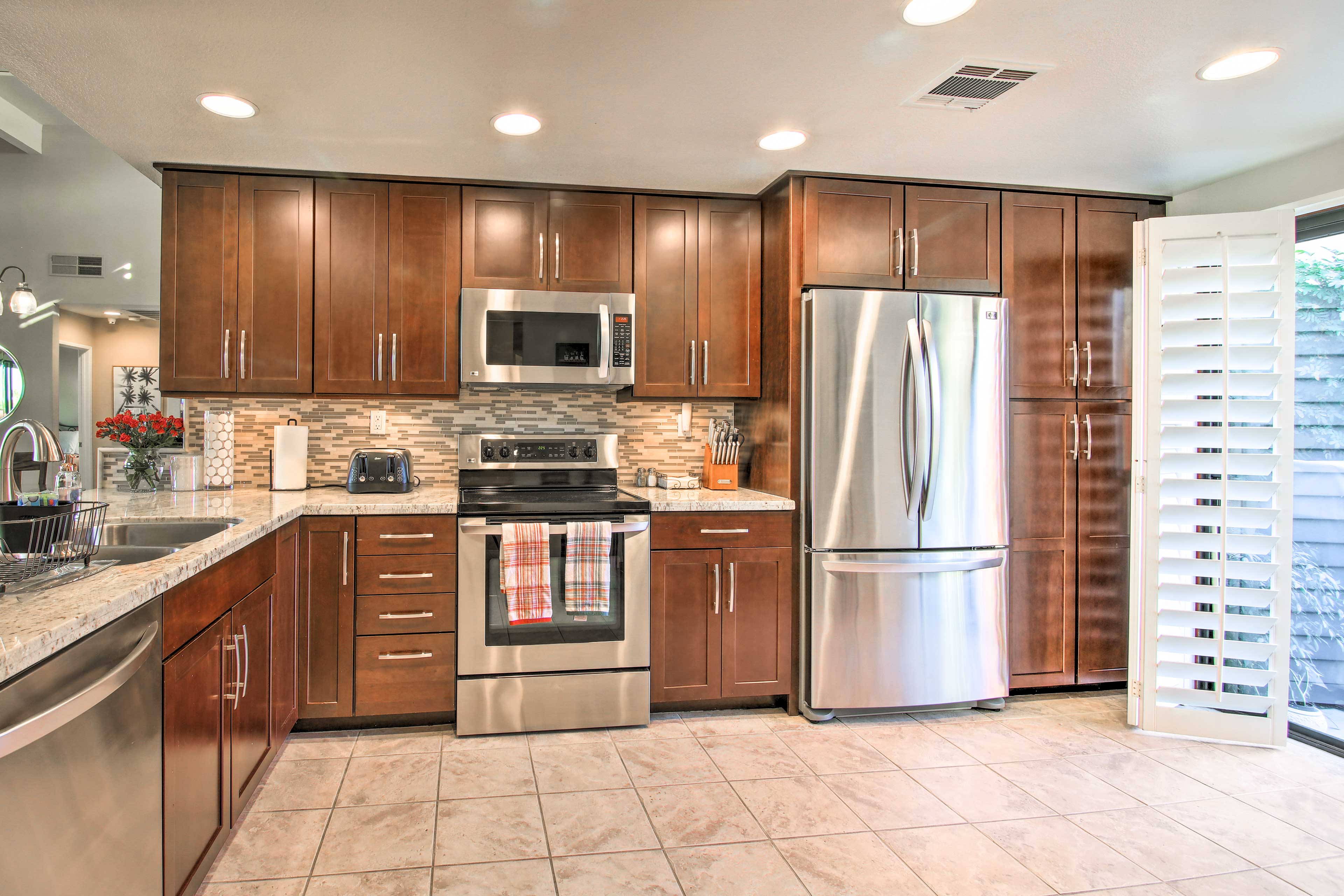 Fully Equipped Kitchen | Stainless Steel Appliances