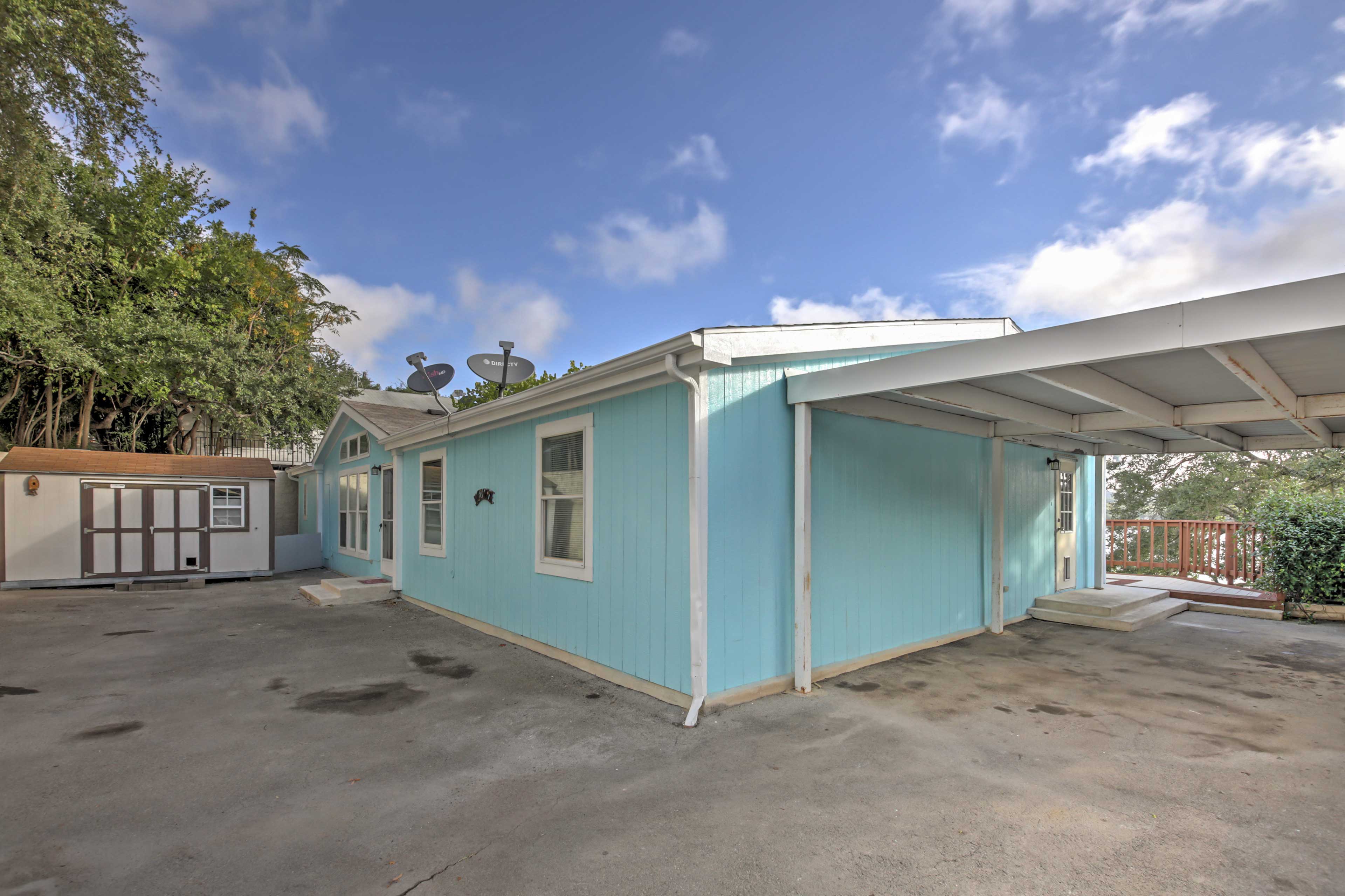 Parking | Carport (1 Vehicle) | Driveway (6 Vehicles)