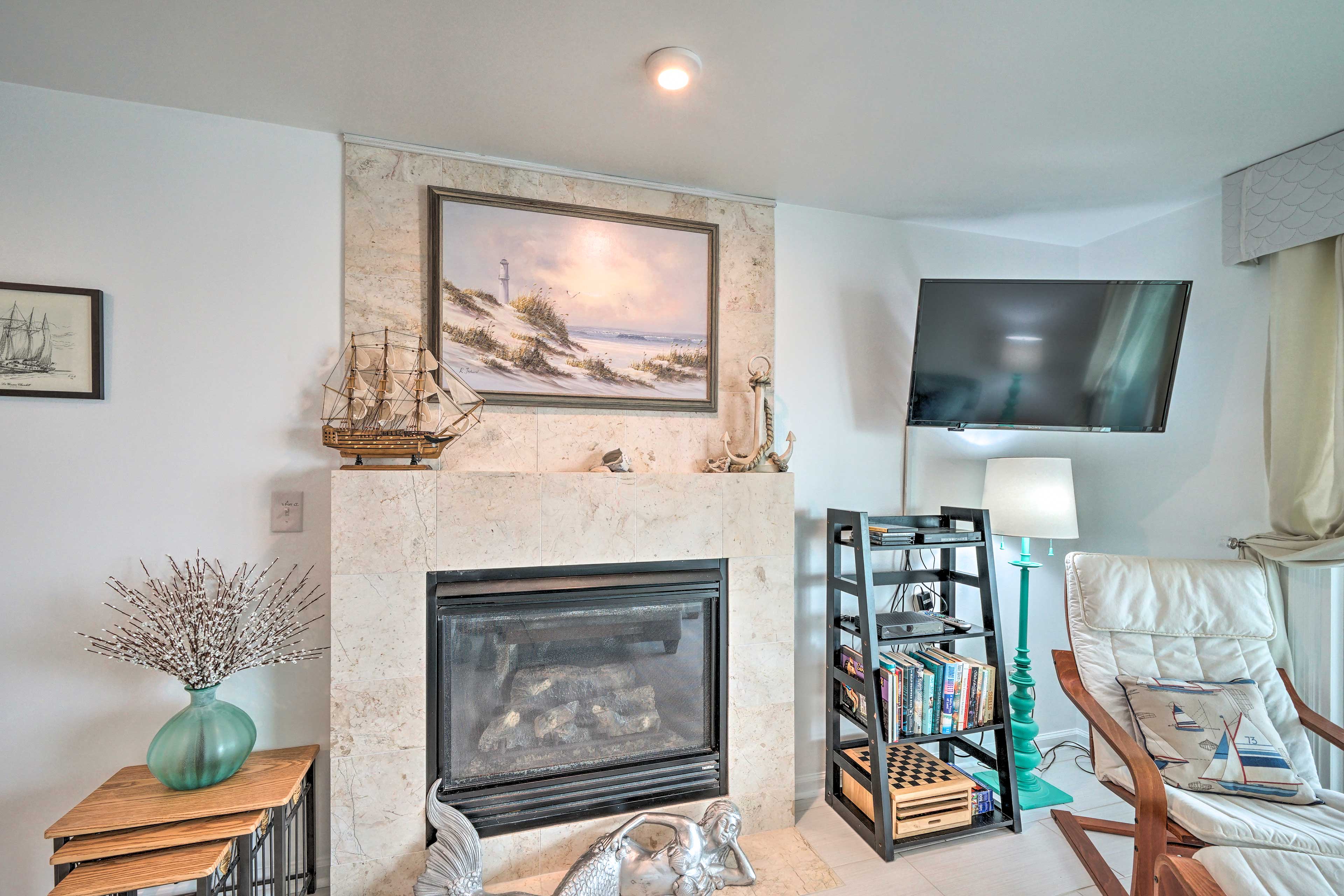 Visiting during winter? Curl up in front of the gas fireplace on chilly nights.