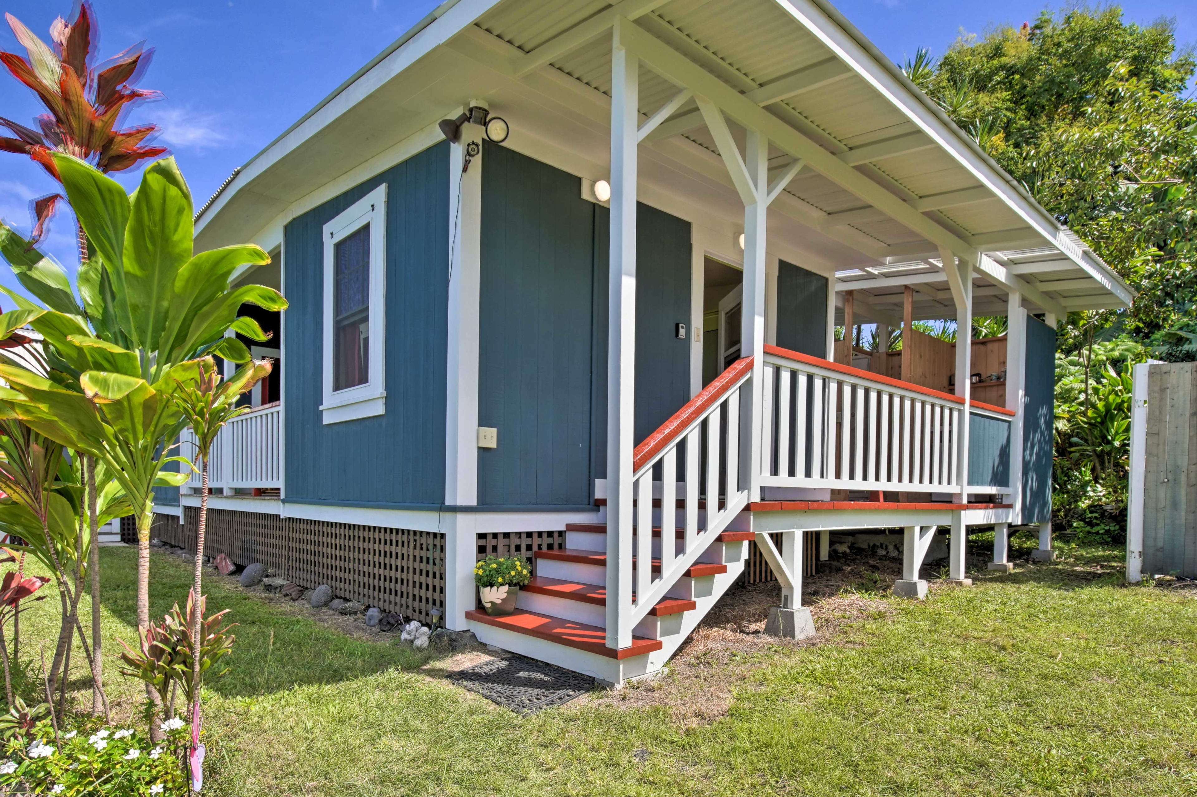 Unit Exterior | Washer & Dryer On-Site