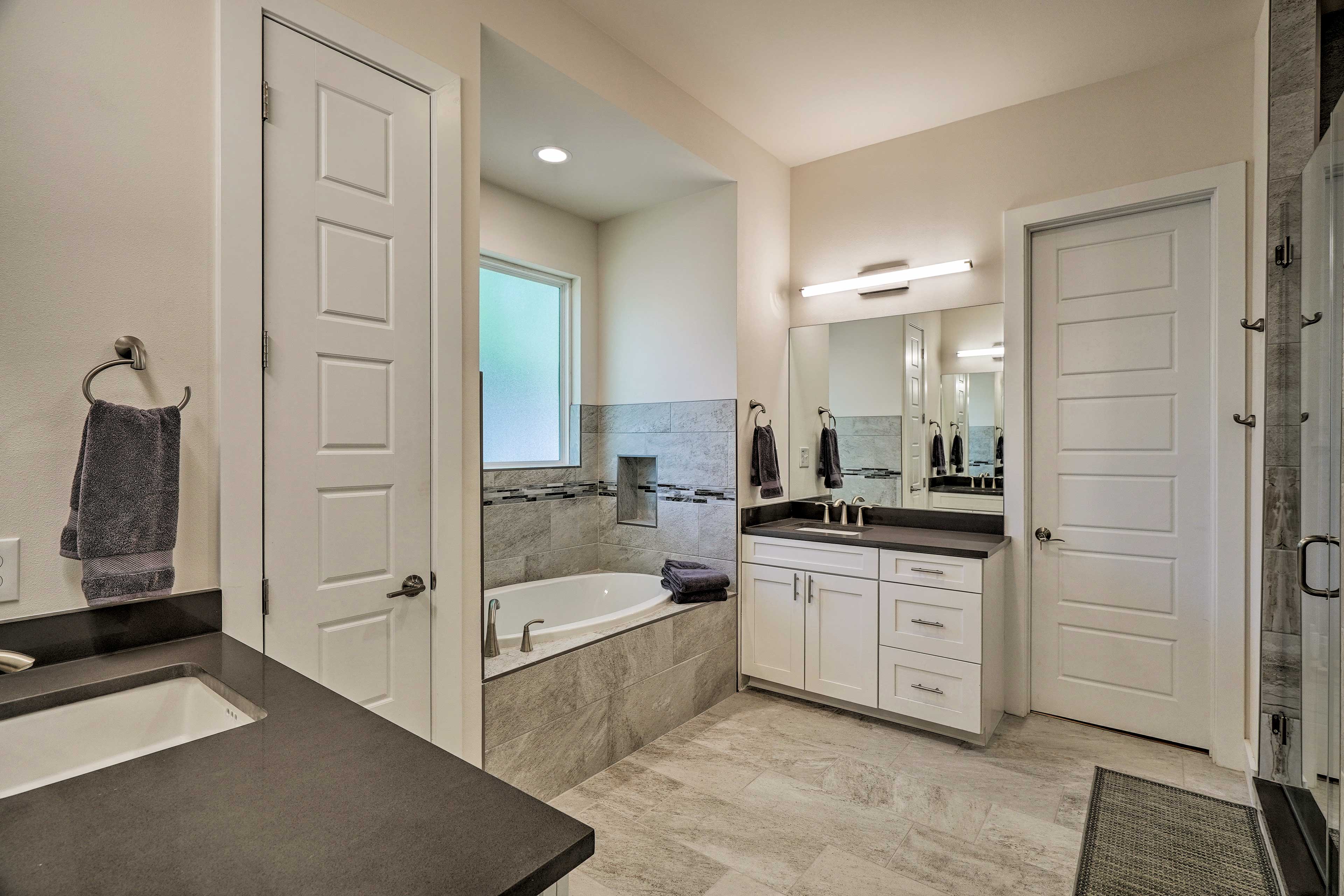 En-Suite Bathroom | Towels Provided