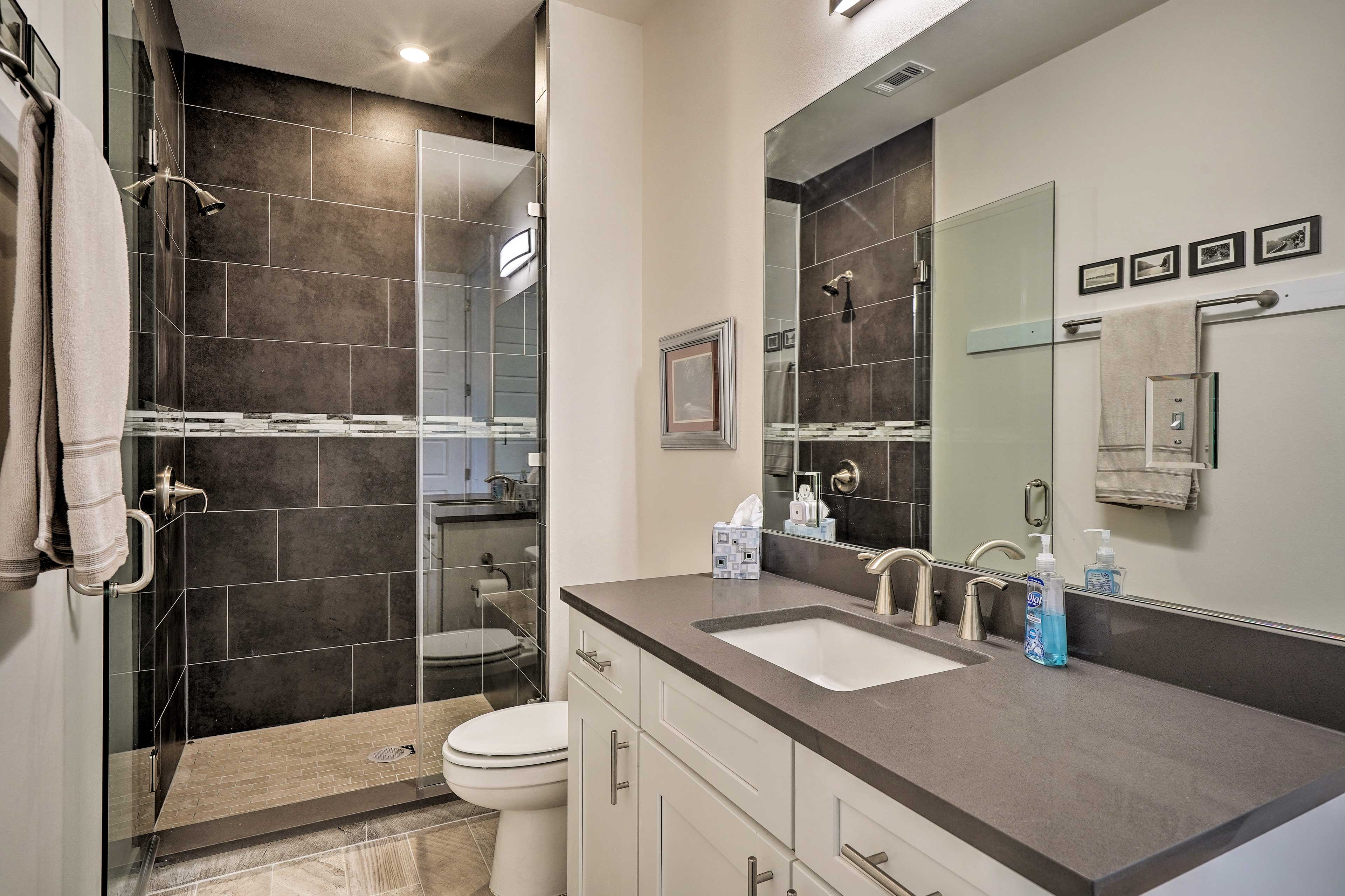 Full Bathroom | Complimentary Toiletries