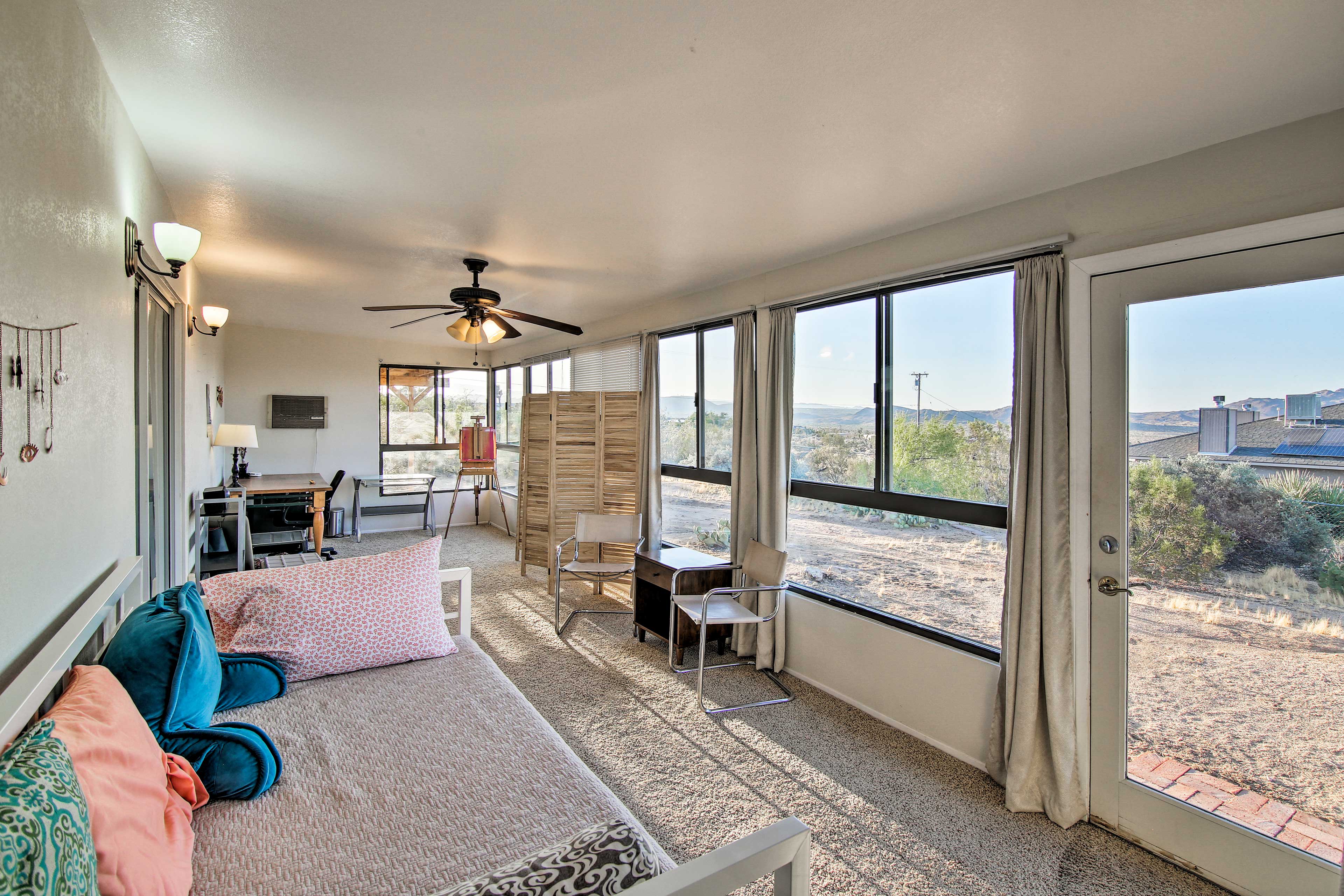 Sunroom | 2 Twin Beds