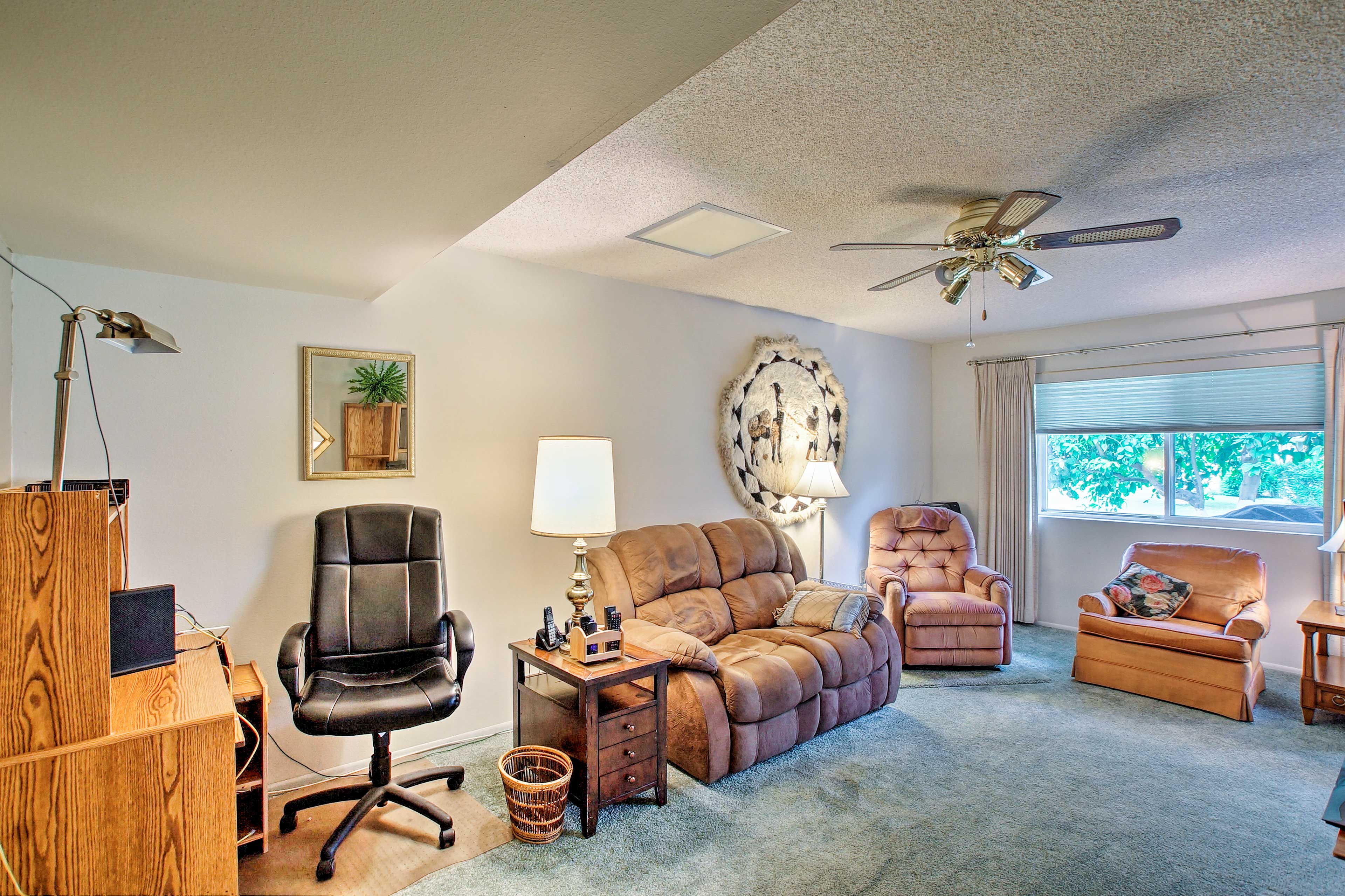 Family Room | Cable TV