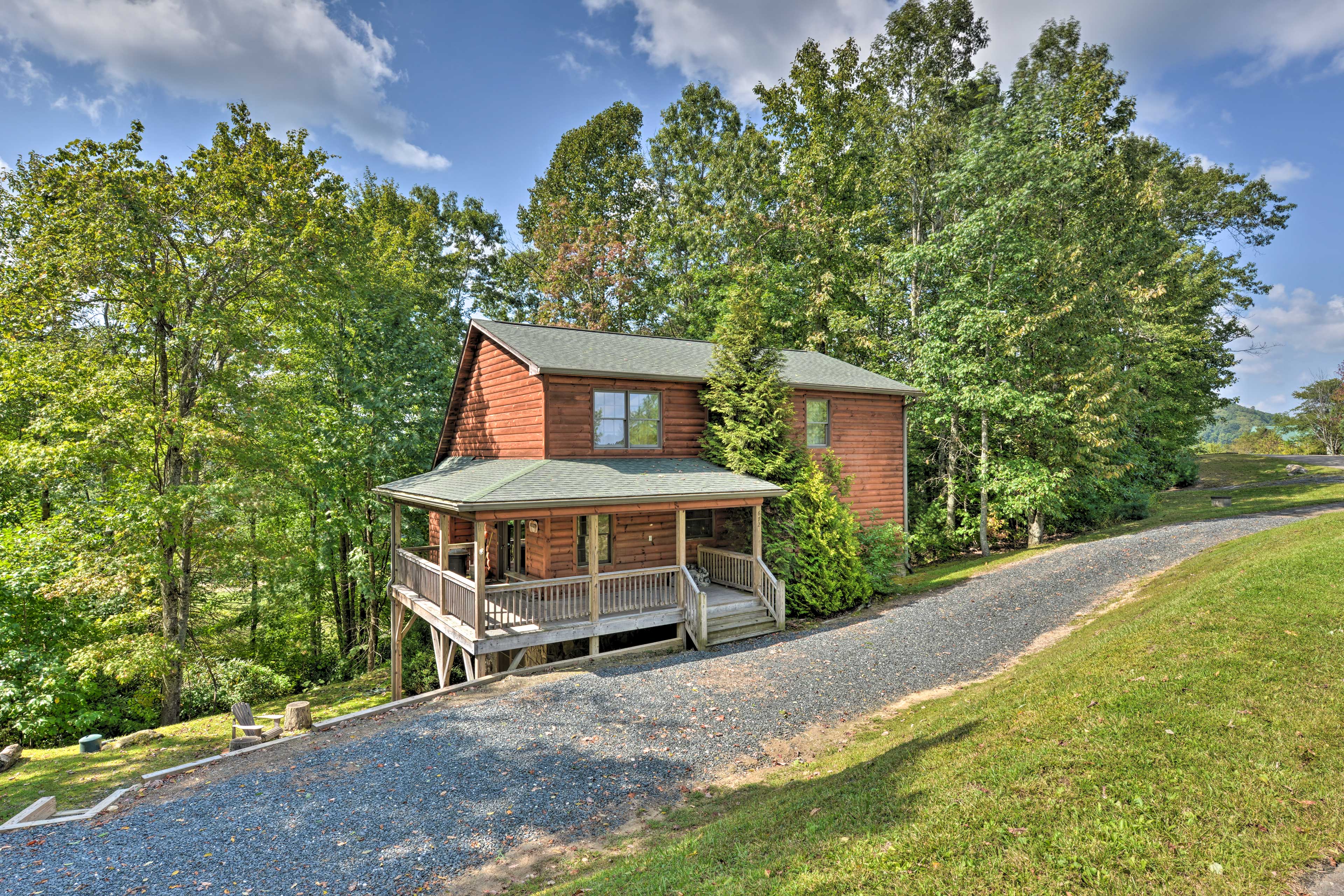 Fleetwood Vacation Rental Cabin | 4BR | 3.5BA | Stairs Required