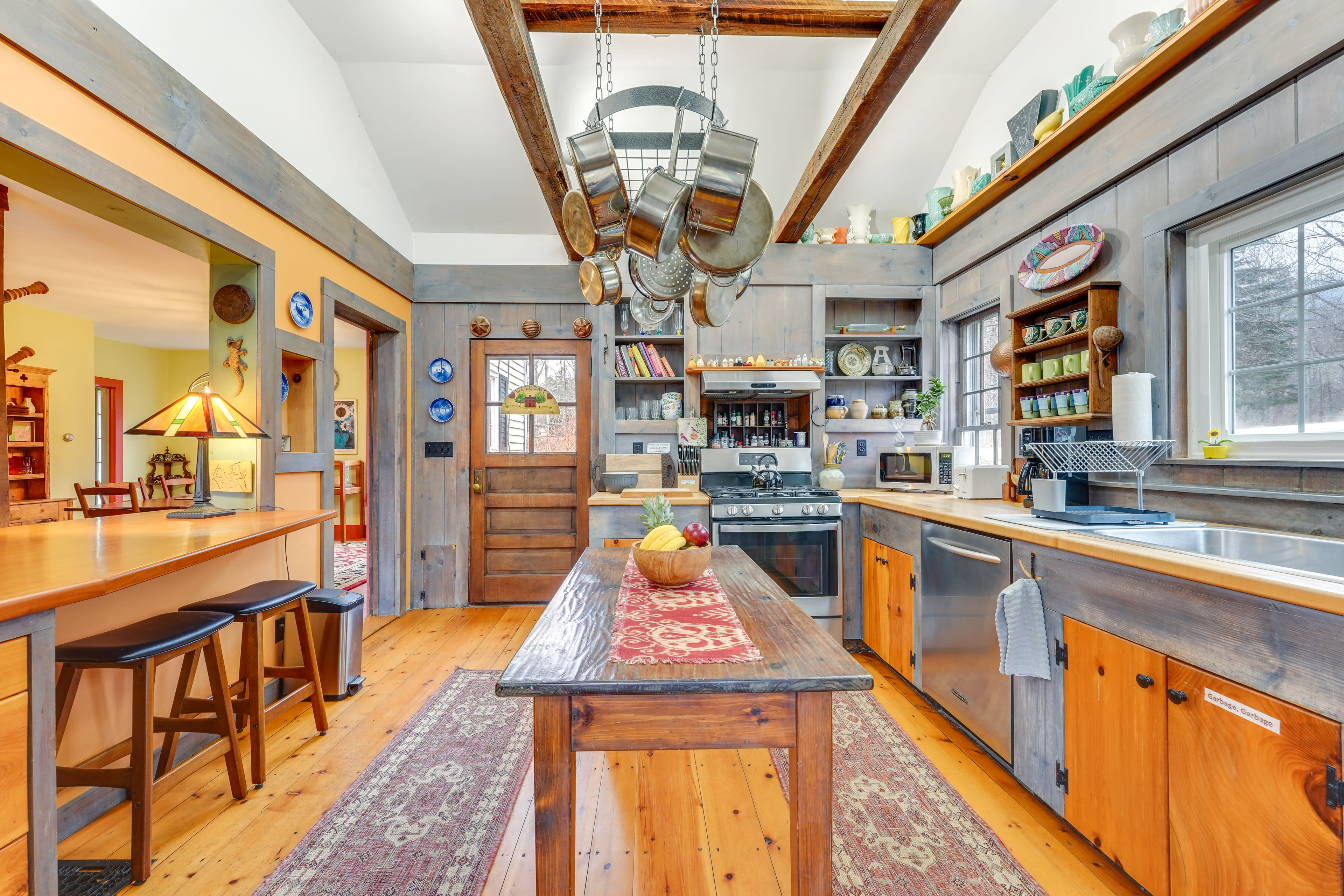 Kitchen | Bar Seating | Toaster | Spices